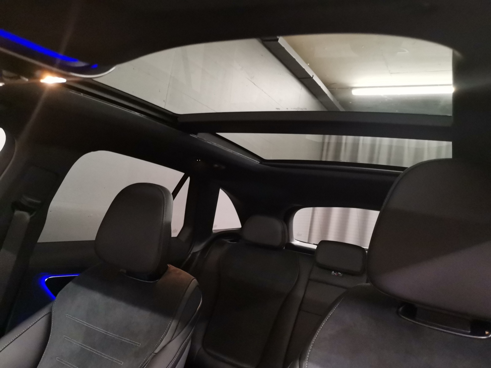 MERCEDES-BENZ GLC 300 d AMG Line 4Matic-image-14
