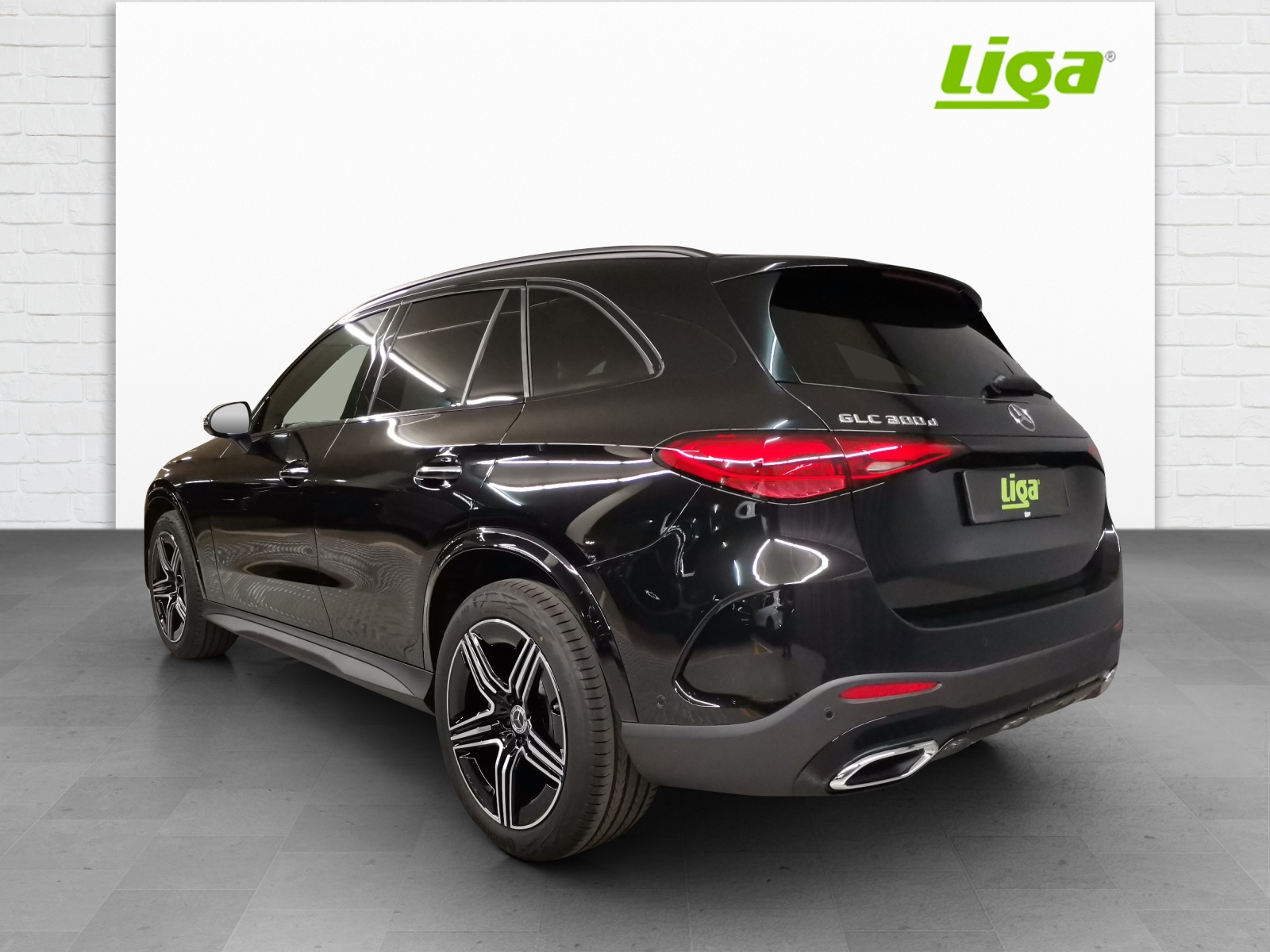 MERCEDES-BENZ GLC 300 d AMG Line 4Matic-image-3
