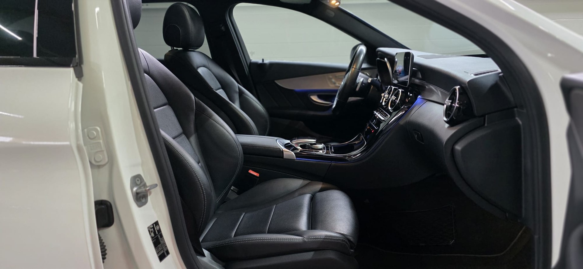 MERCEDES-BENZ C 220 d Swiss Star AMG Line 4M 9G-Tronic *CH-Fahrzeug*-image-24