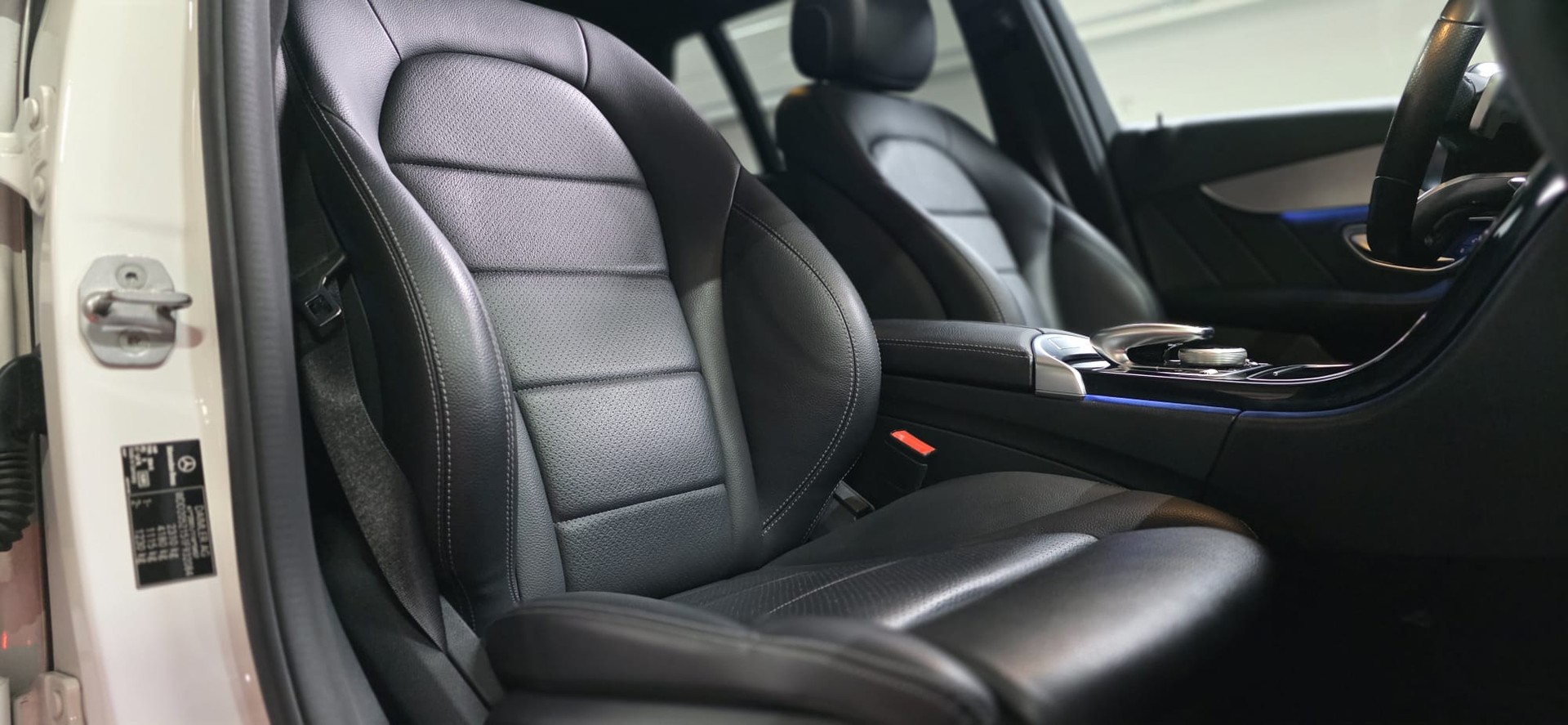 MERCEDES-BENZ C 220 d Swiss Star AMG Line 4M 9G-Tronic *CH-Fahrzeug*-image-25