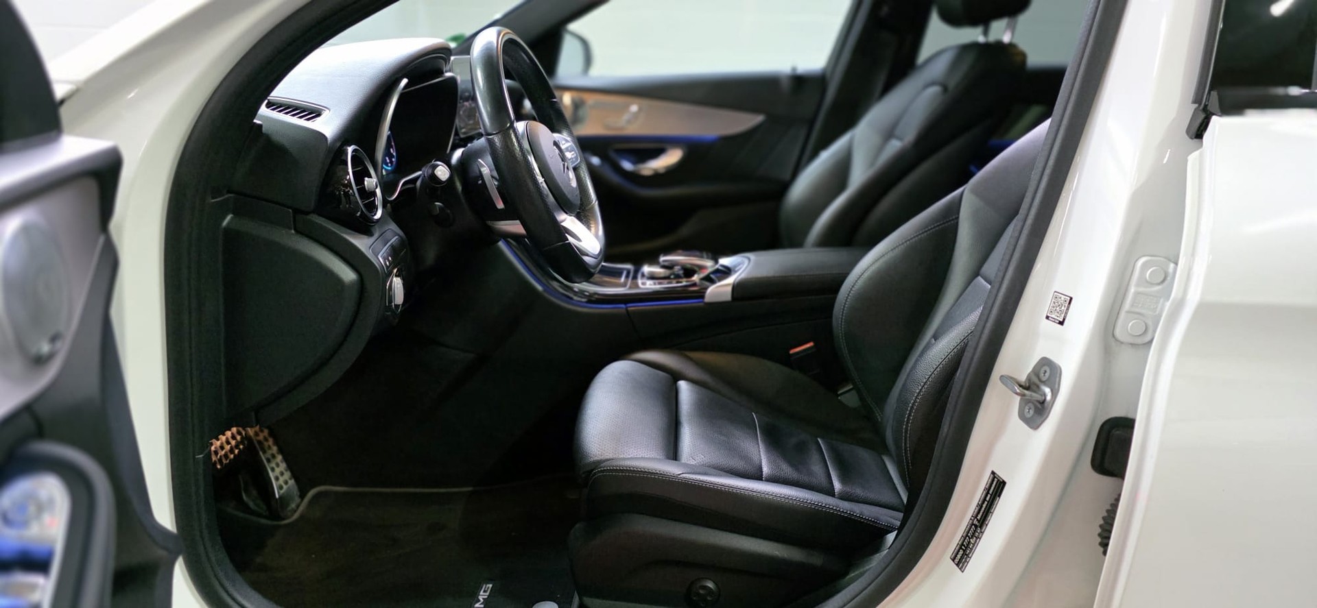 MERCEDES-BENZ C 220 d Swiss Star AMG Line 4M 9G-Tronic *CH-Fahrzeug*-image-8