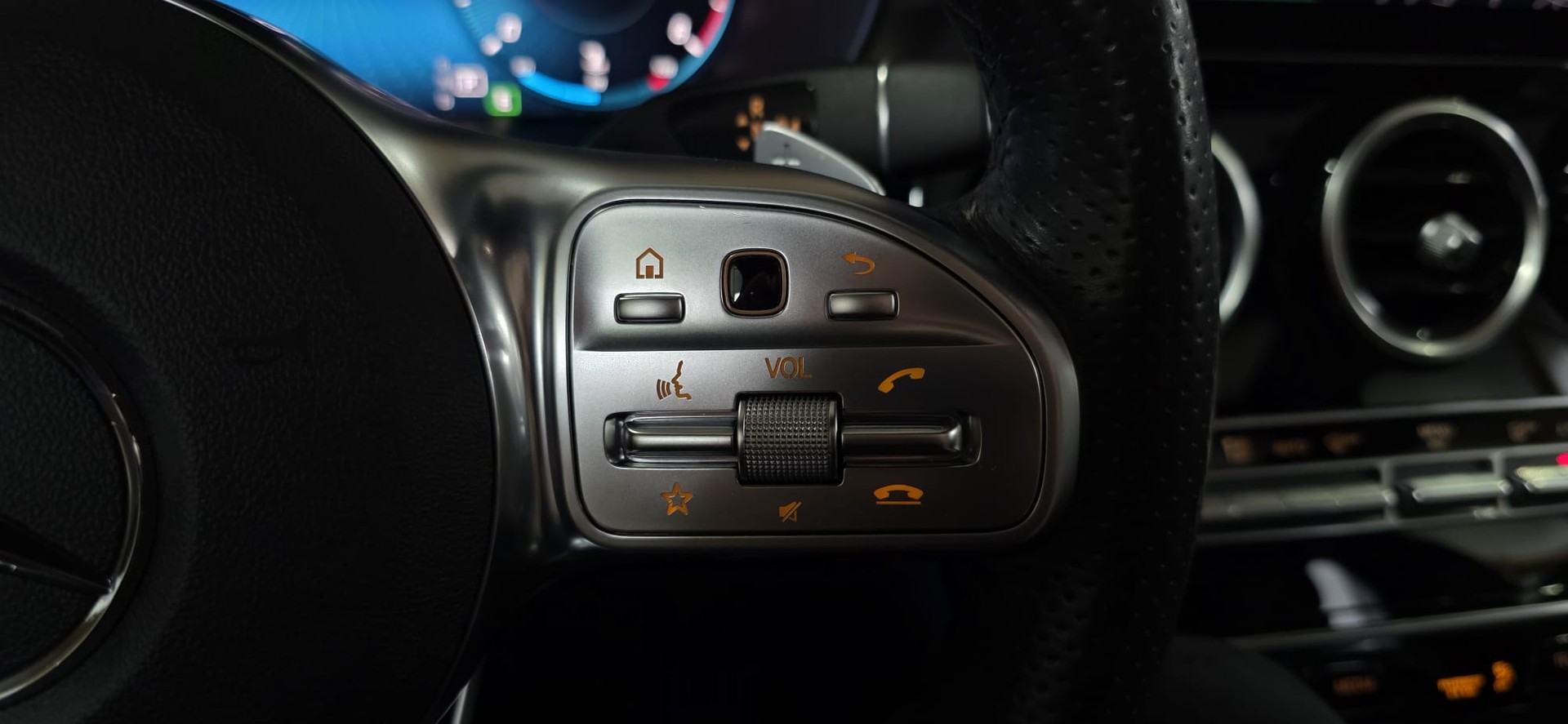 MERCEDES-BENZ C 220 d Swiss Star AMG Line 4M 9G-Tronic *CH-Fahrzeug*-image-13