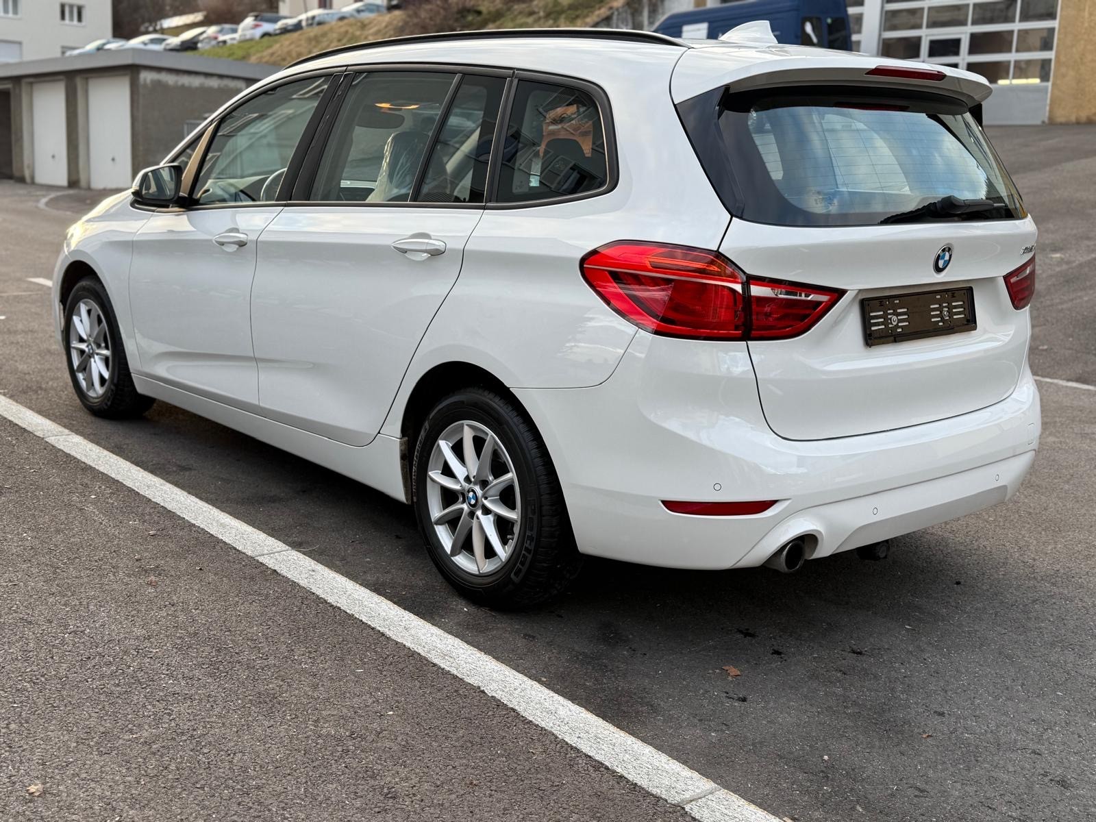 BMW 216d Gran Tourer DKG Essential Edition-image-2