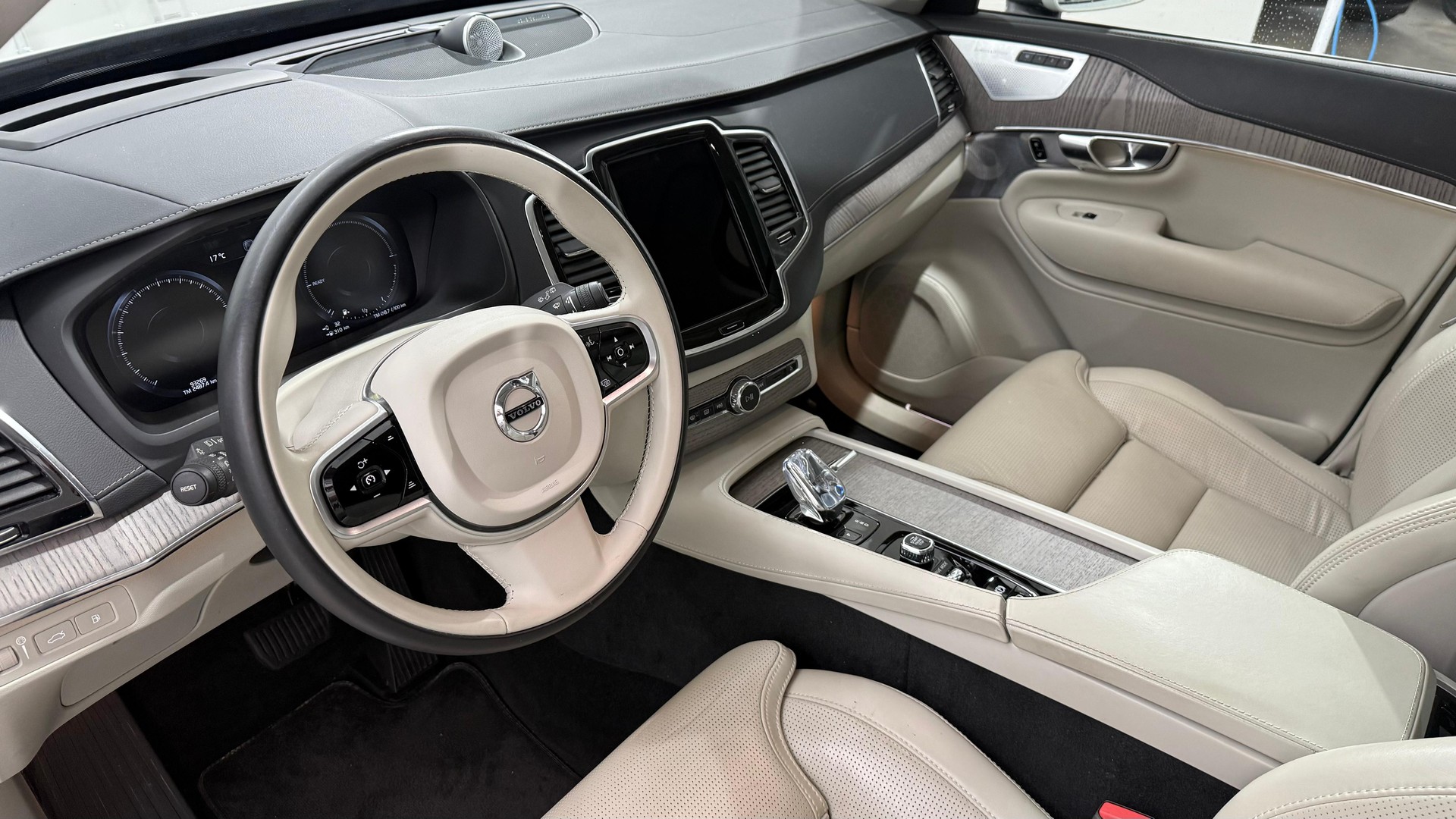 VOLVO XC90 2.0 T8 TE Inscription 7P.-image-3