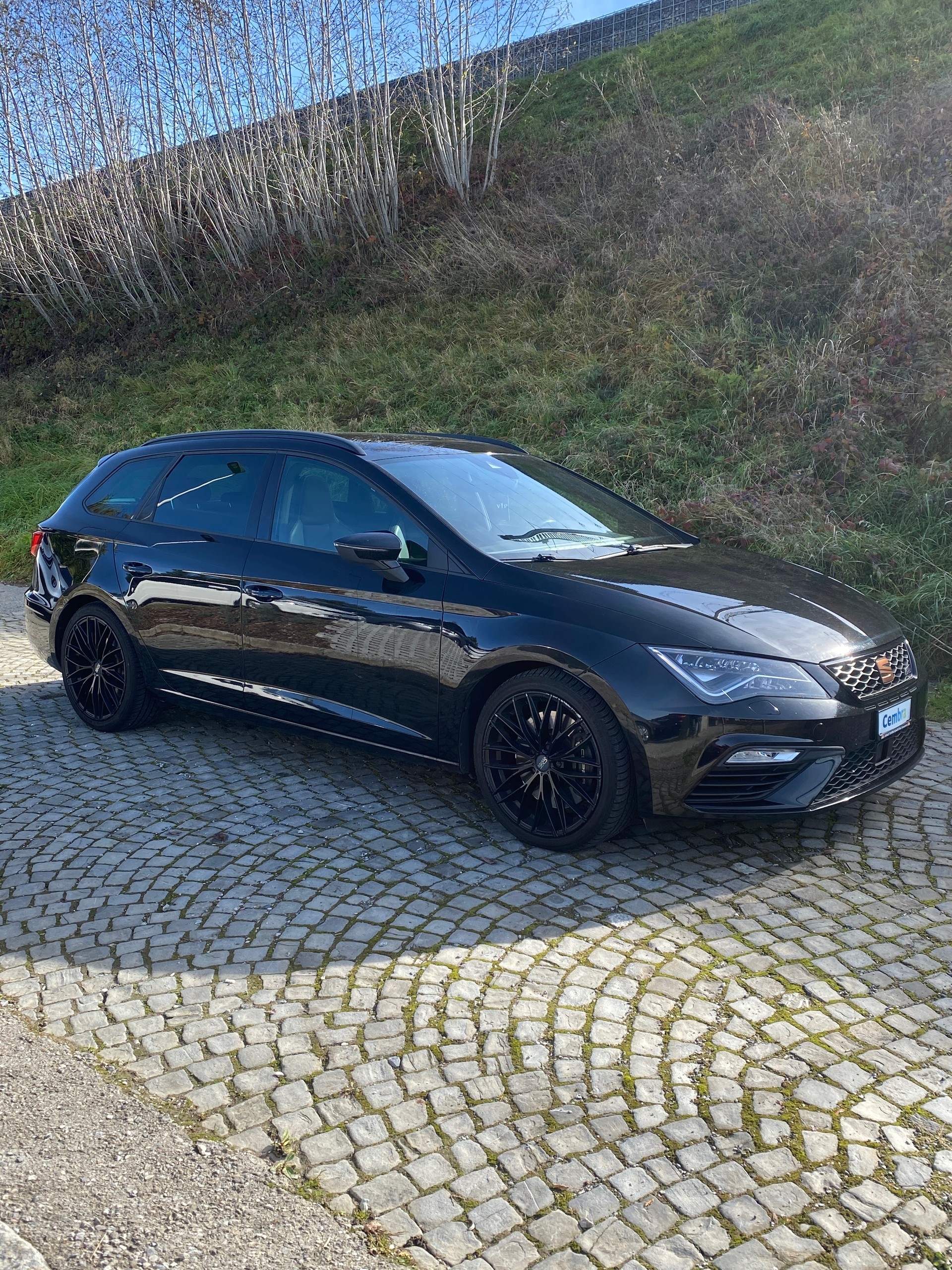 SEAT Leon ST 2.0 TSI Cupra 300 4 Drive DSG-image-3