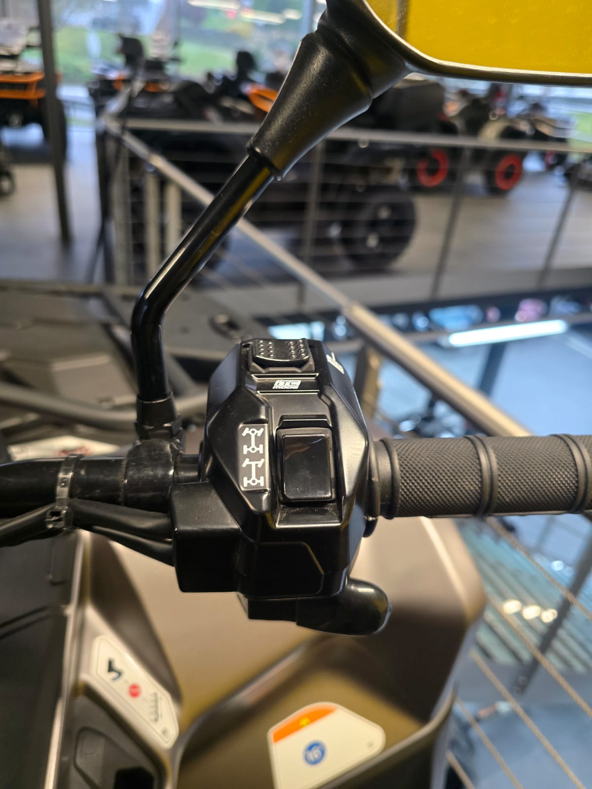 CAN-AM Outlander 700 MAX XT ABS T-image-13