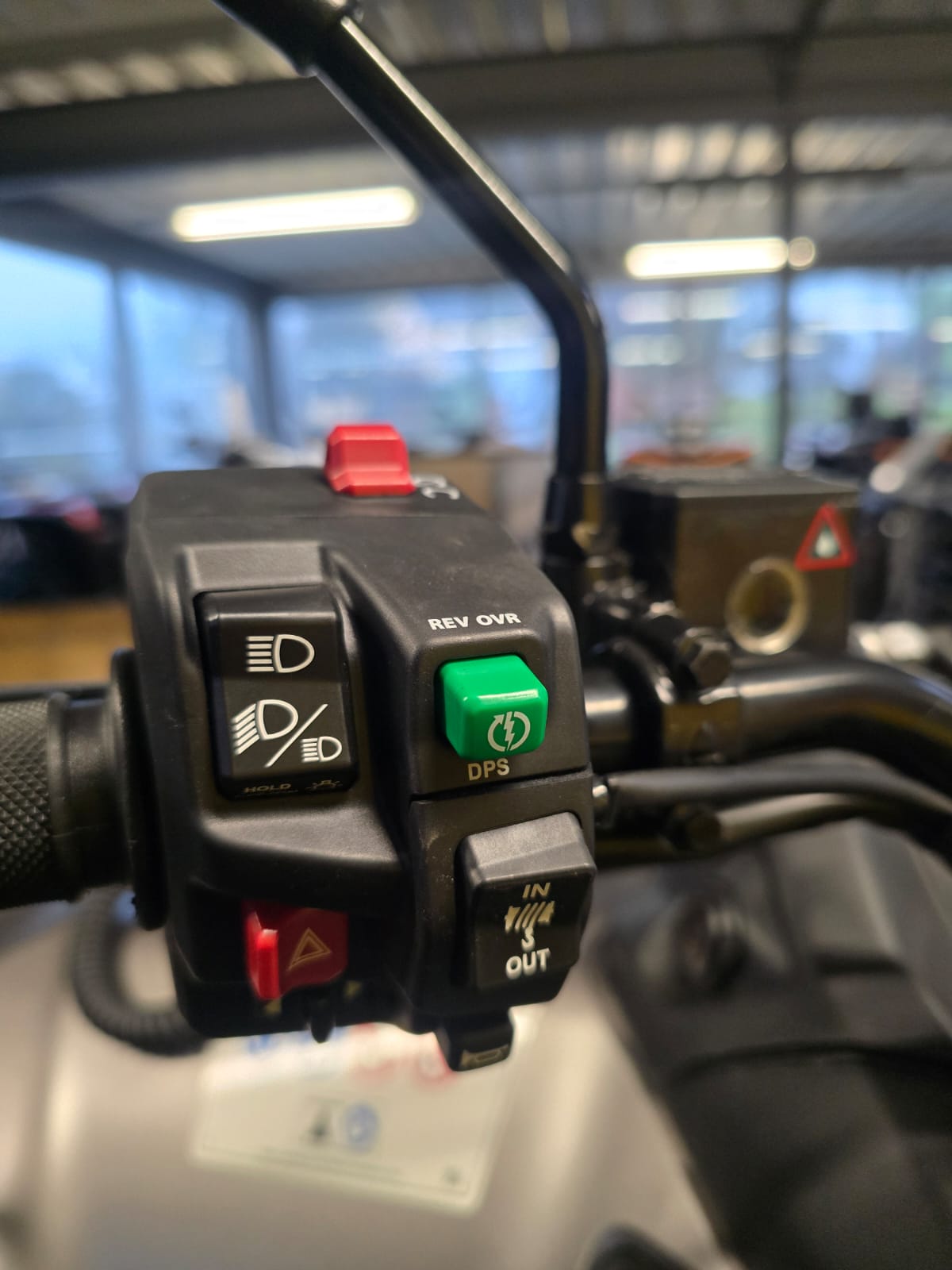 CAN-AM Outlander 700 MAX XT ABS T-image-14