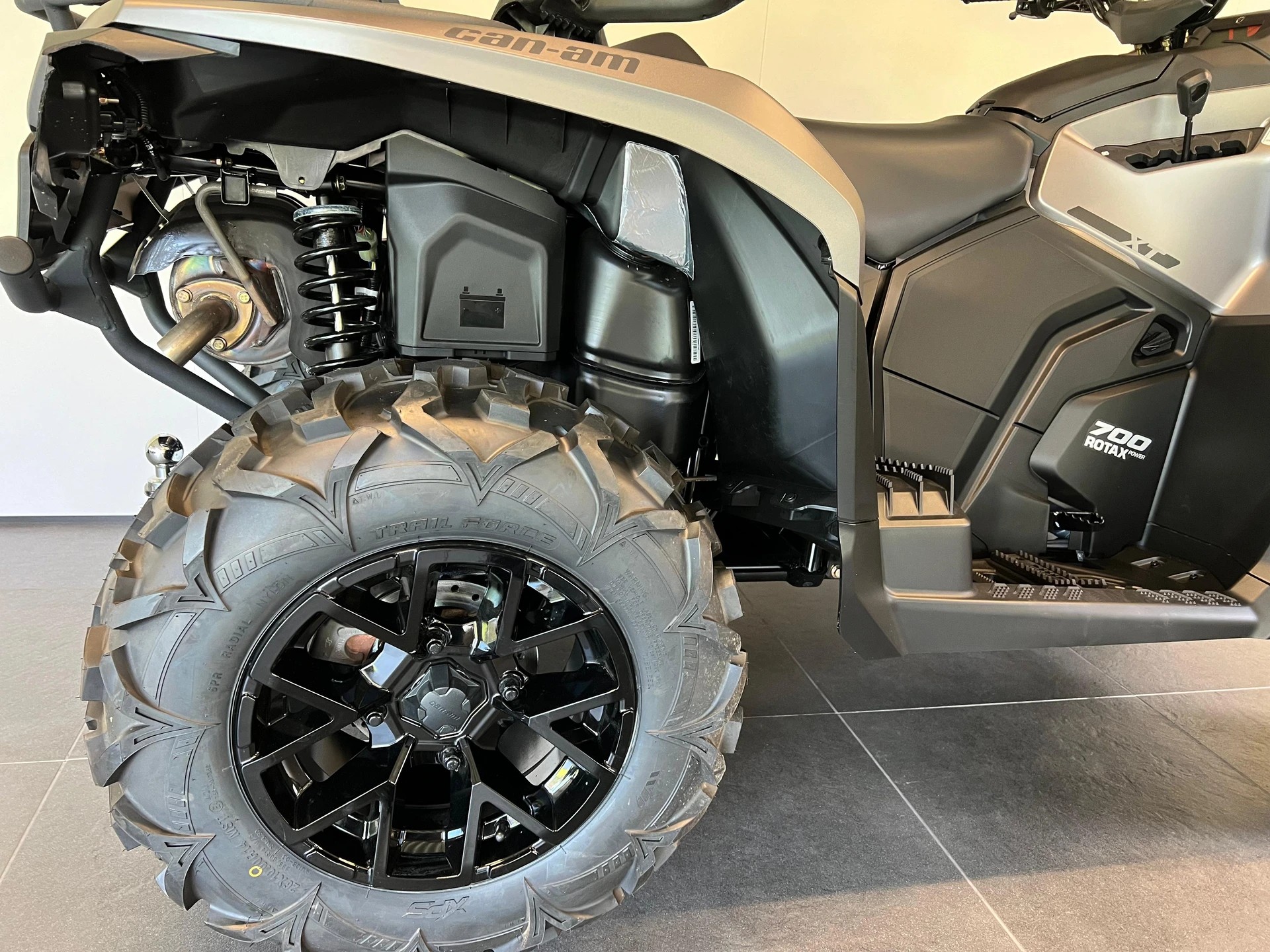 CAN-AM Outlander 700 MAX XT ABS T-image-10