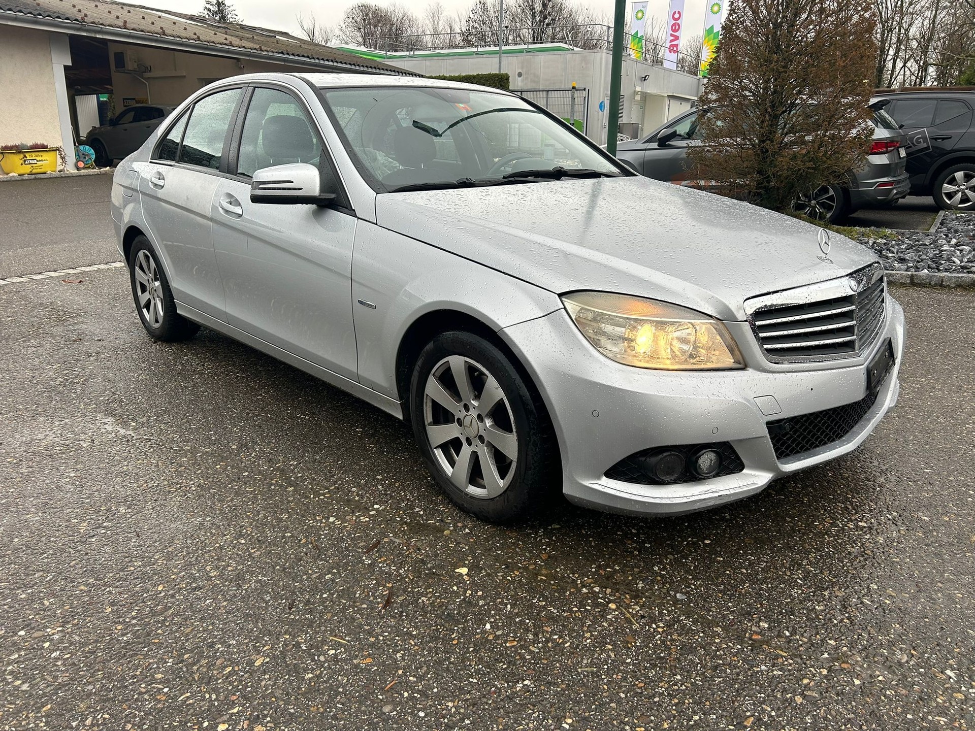 MERCEDES-BENZ C 180 CGI BlueEfficiency Automatic-image-2