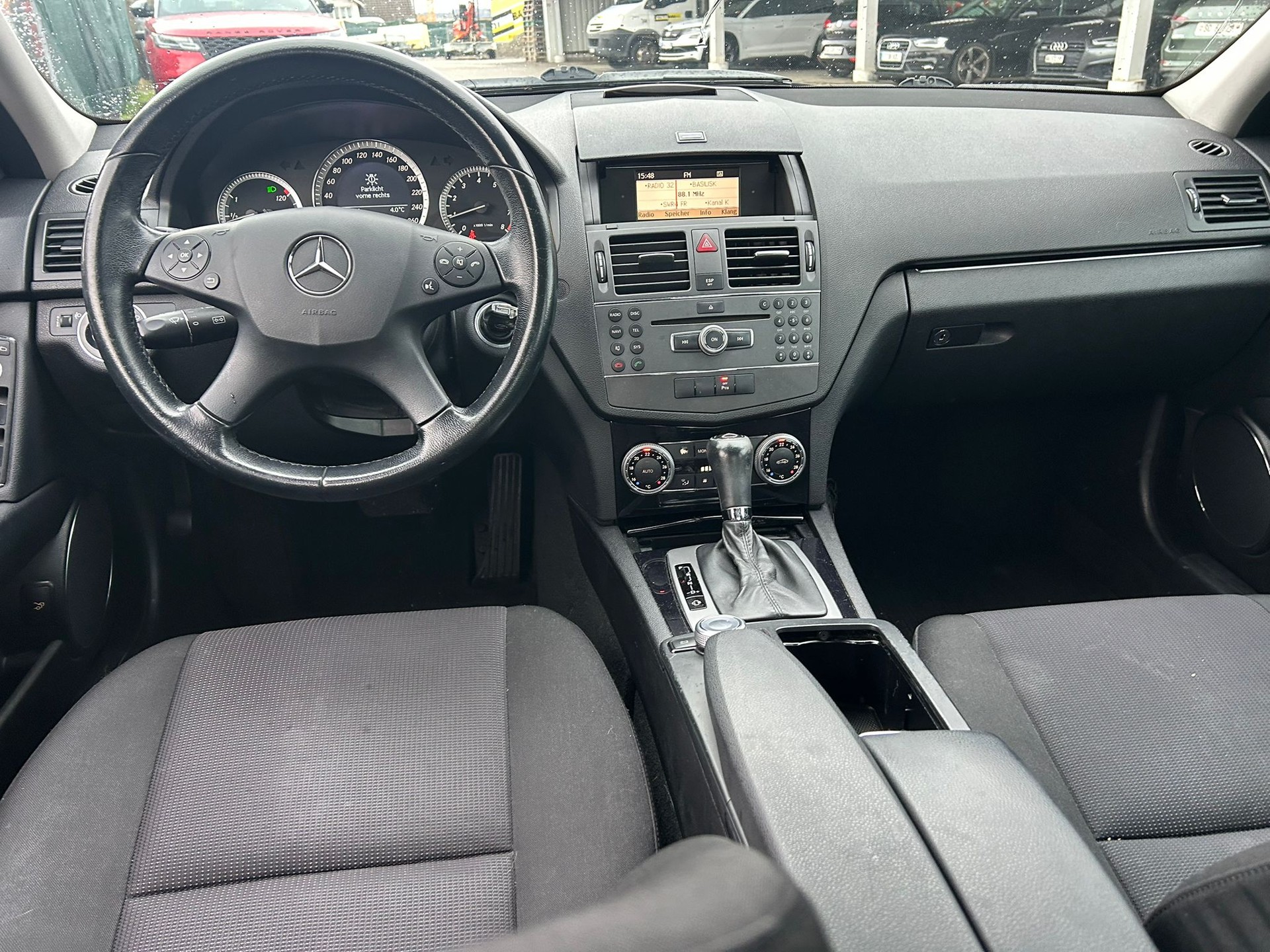 MERCEDES-BENZ C 180 CGI BlueEfficiency Automatic-image-8