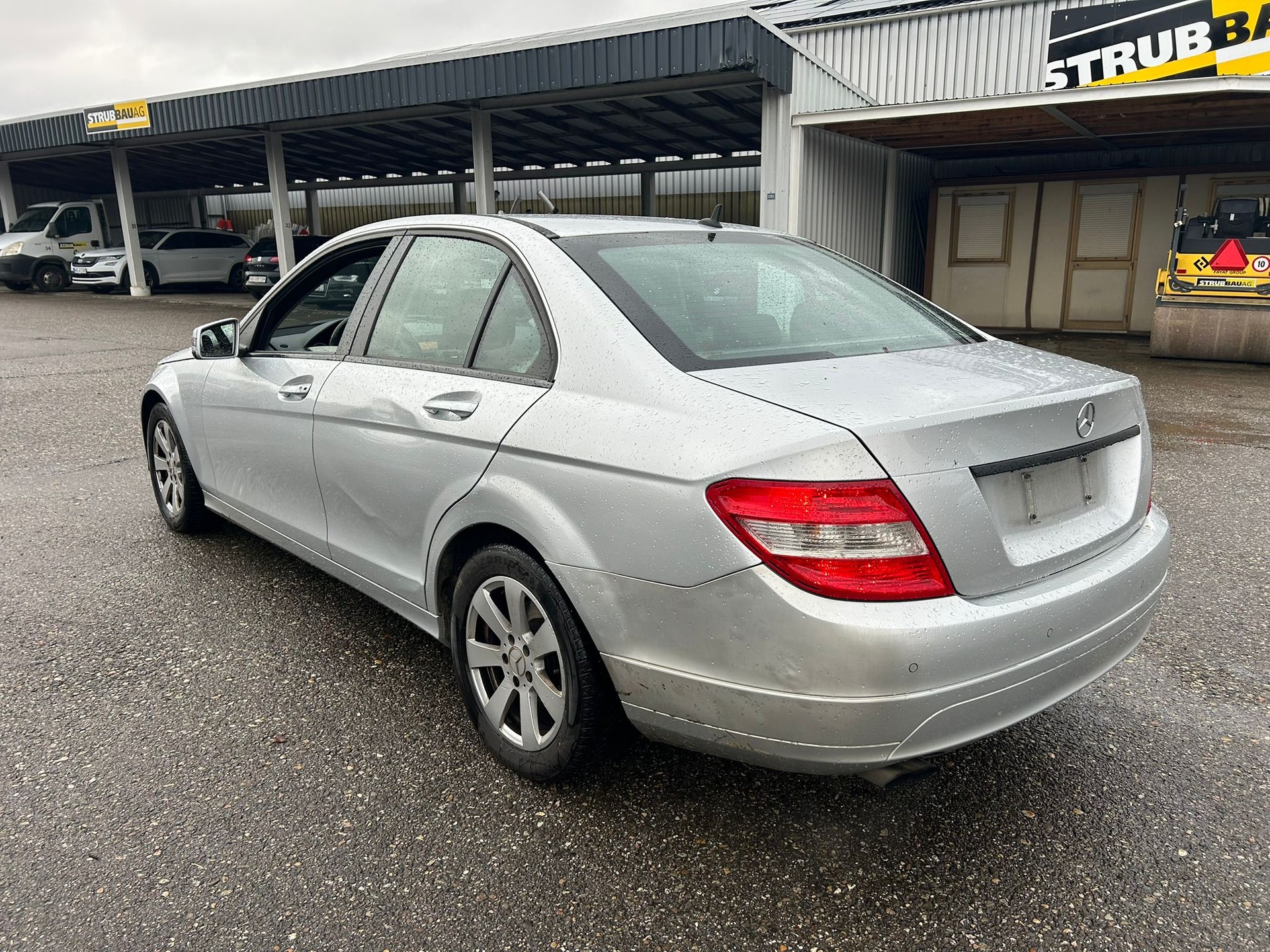 MERCEDES-BENZ C 180 CGI BlueEfficiency Automatic-image-6
