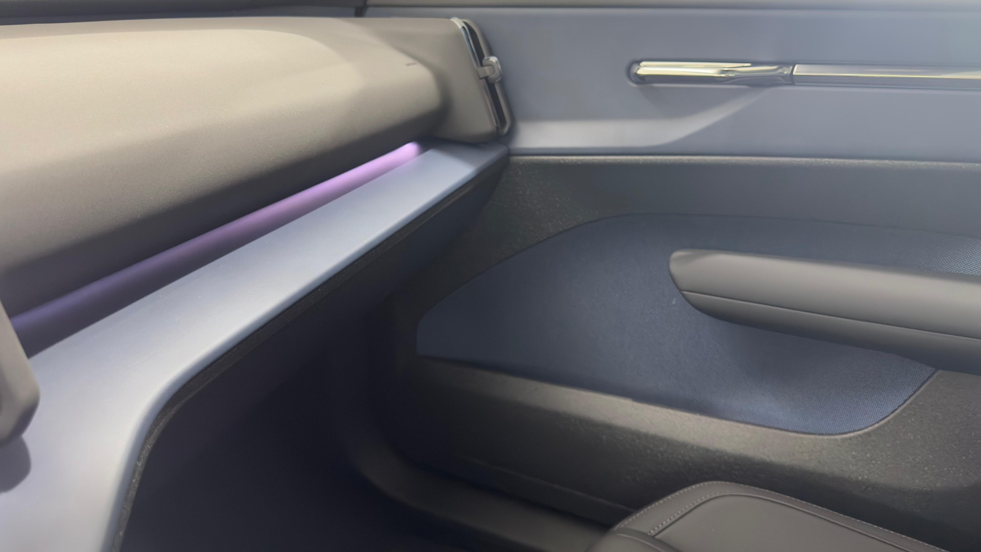 VOLVO EX 30 E60 Plus-image-9