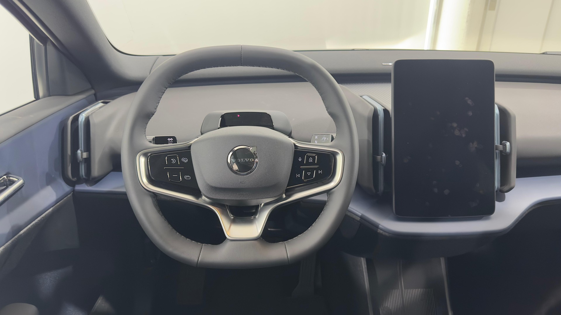 VOLVO EX 30 E60 Plus-image-12