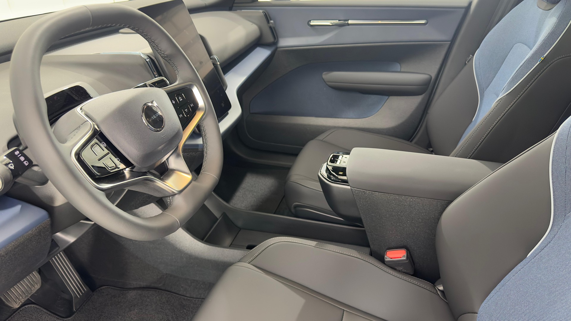 VOLVO EX 30 E60 Plus-image-3