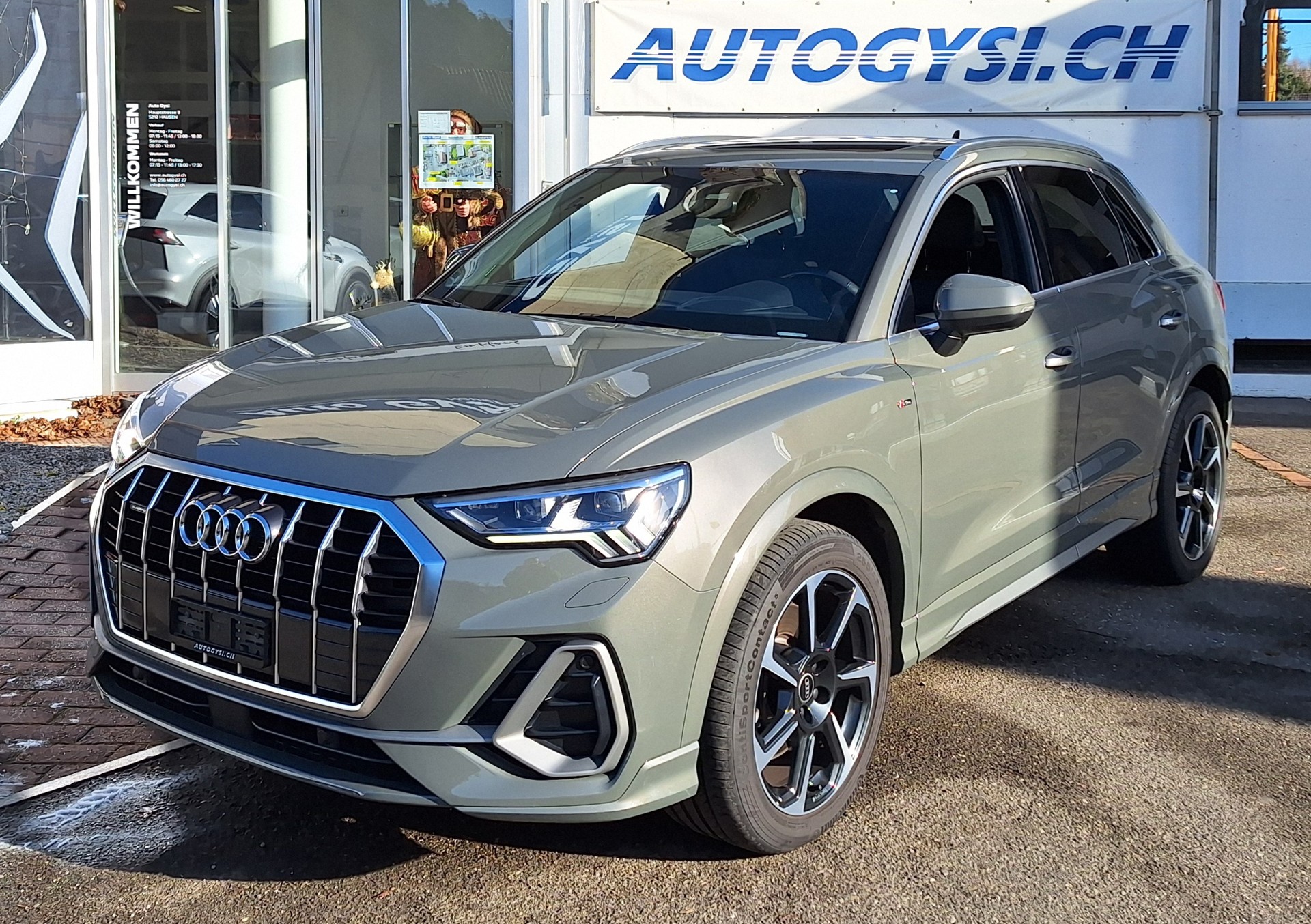 AUDI Q3 40 TDI S line Quattro-image-0