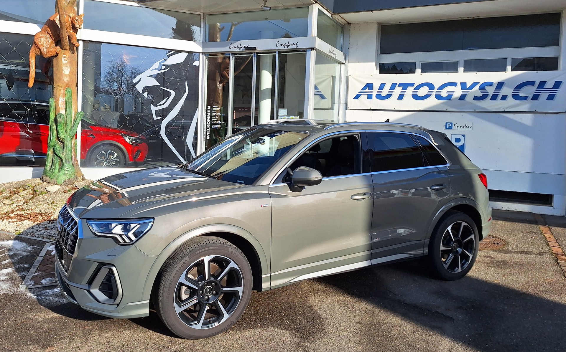 AUDI Q3 40 TDI S line Quattro-image-10