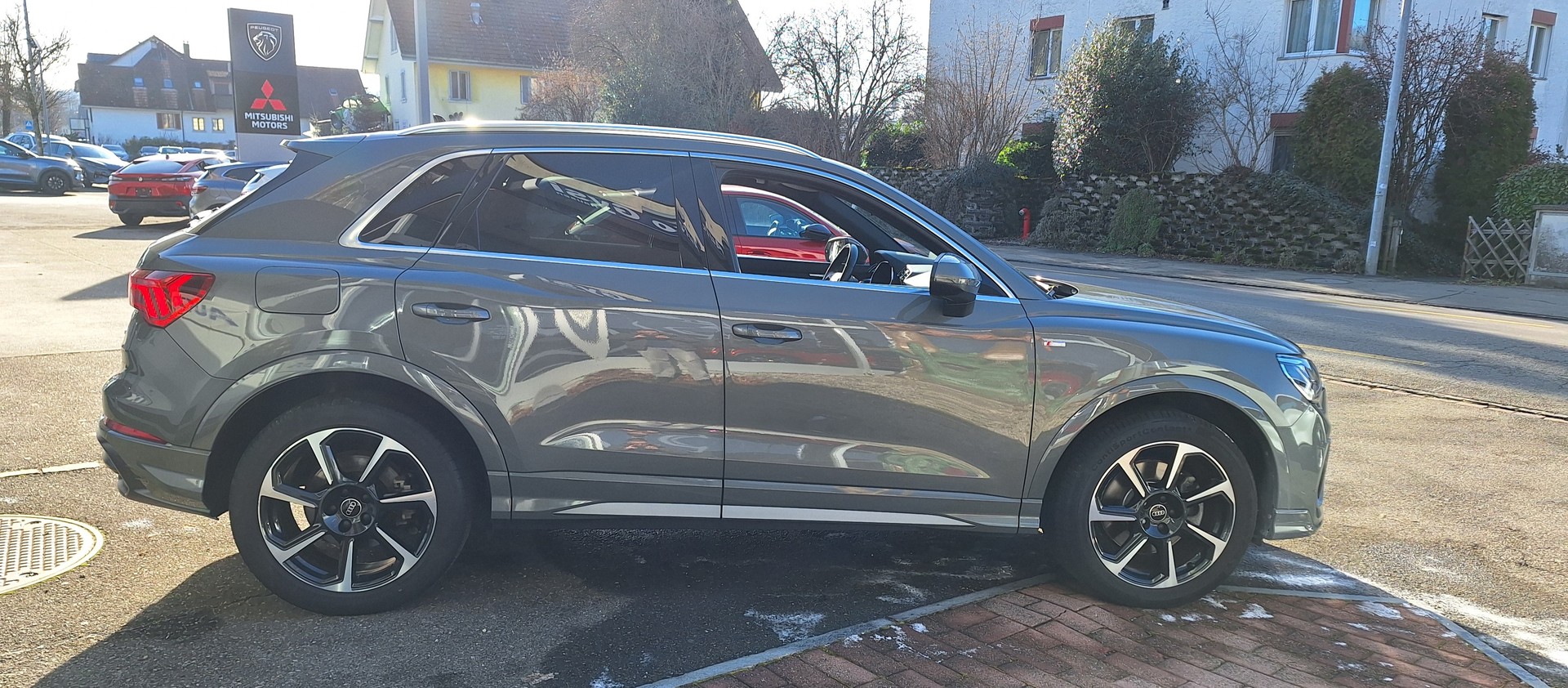 AUDI Q3 40 TDI S line Quattro-image-3