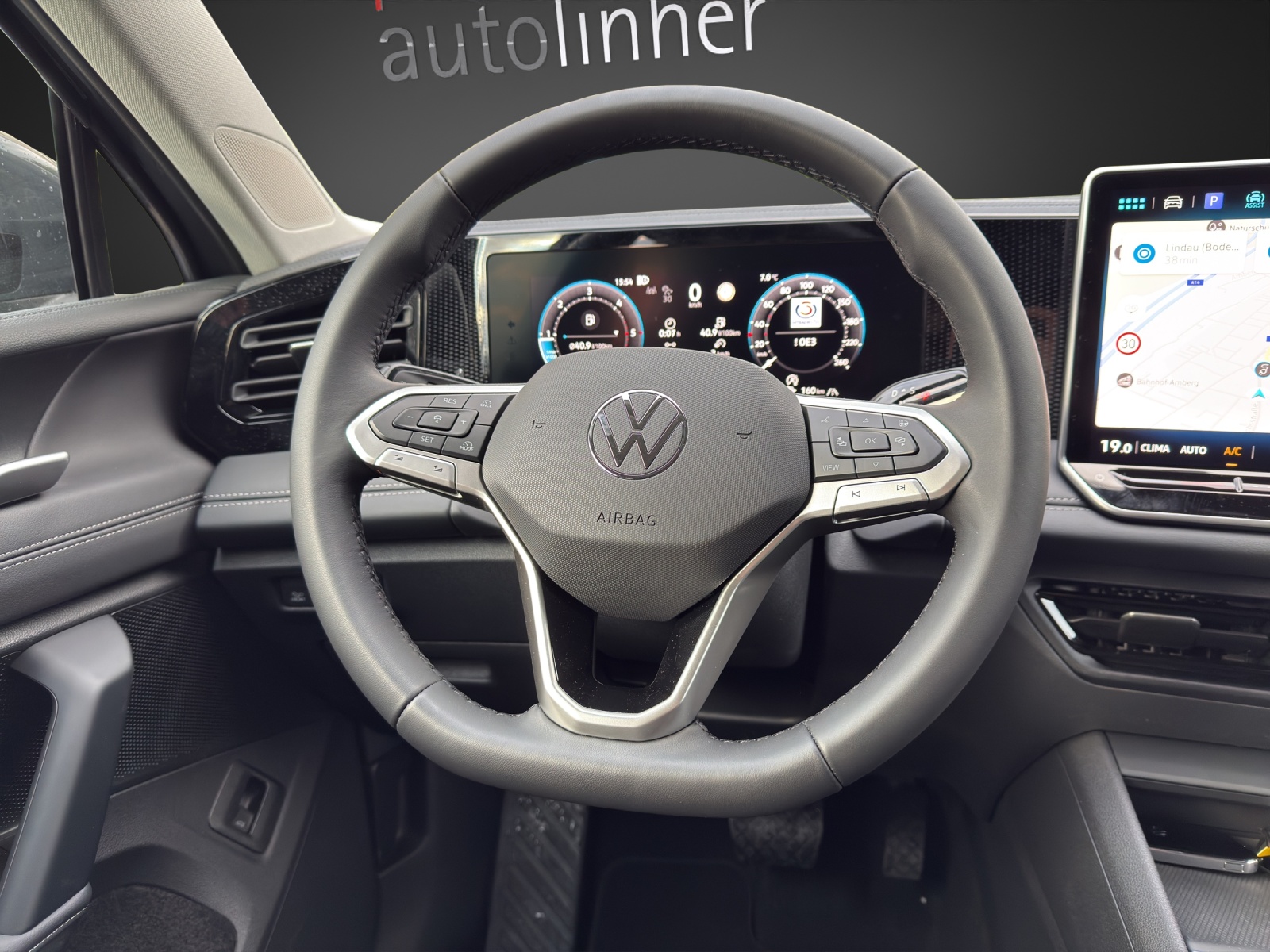 VW Tiguan 2.0 TDI SCR Elegance 4Motion DSG-image-10