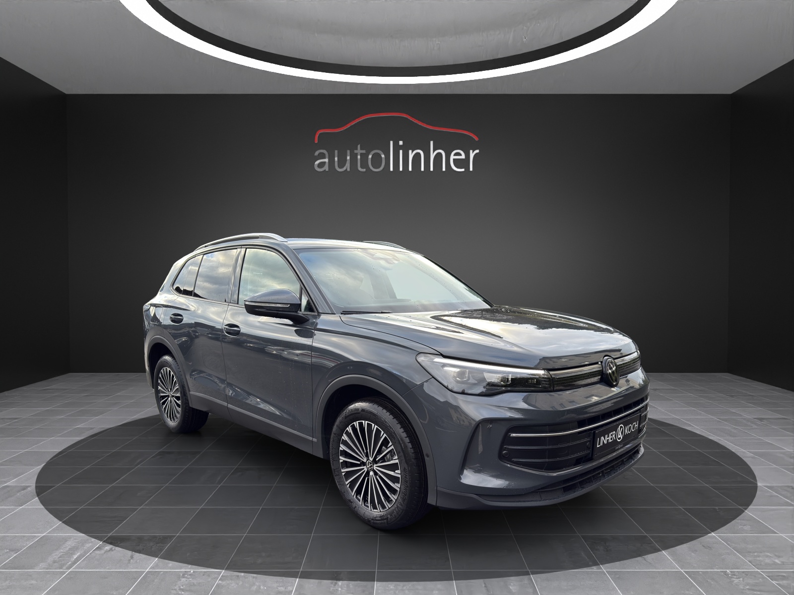 VW Tiguan 2.0 TDI SCR Elegance 4Motion DSG-image-5