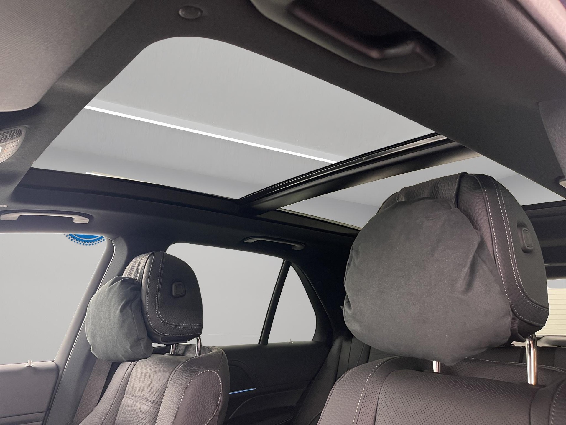MERCEDES-BENZ GLE 400 e 4MATIC with EQ Hybrid Technology "EQ Star"-image-9