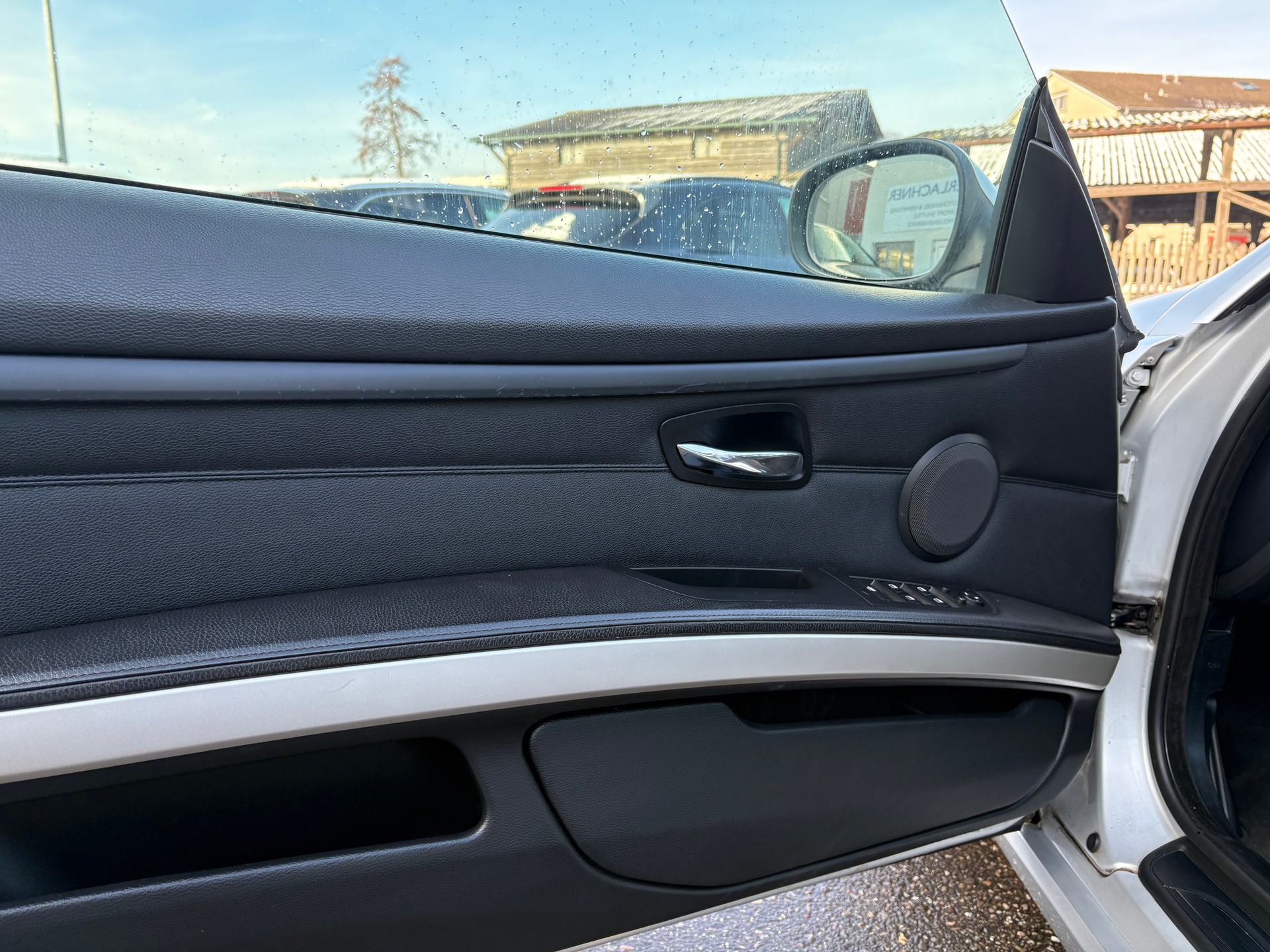 BMW 320i Cabriolet Steptronic-image-11