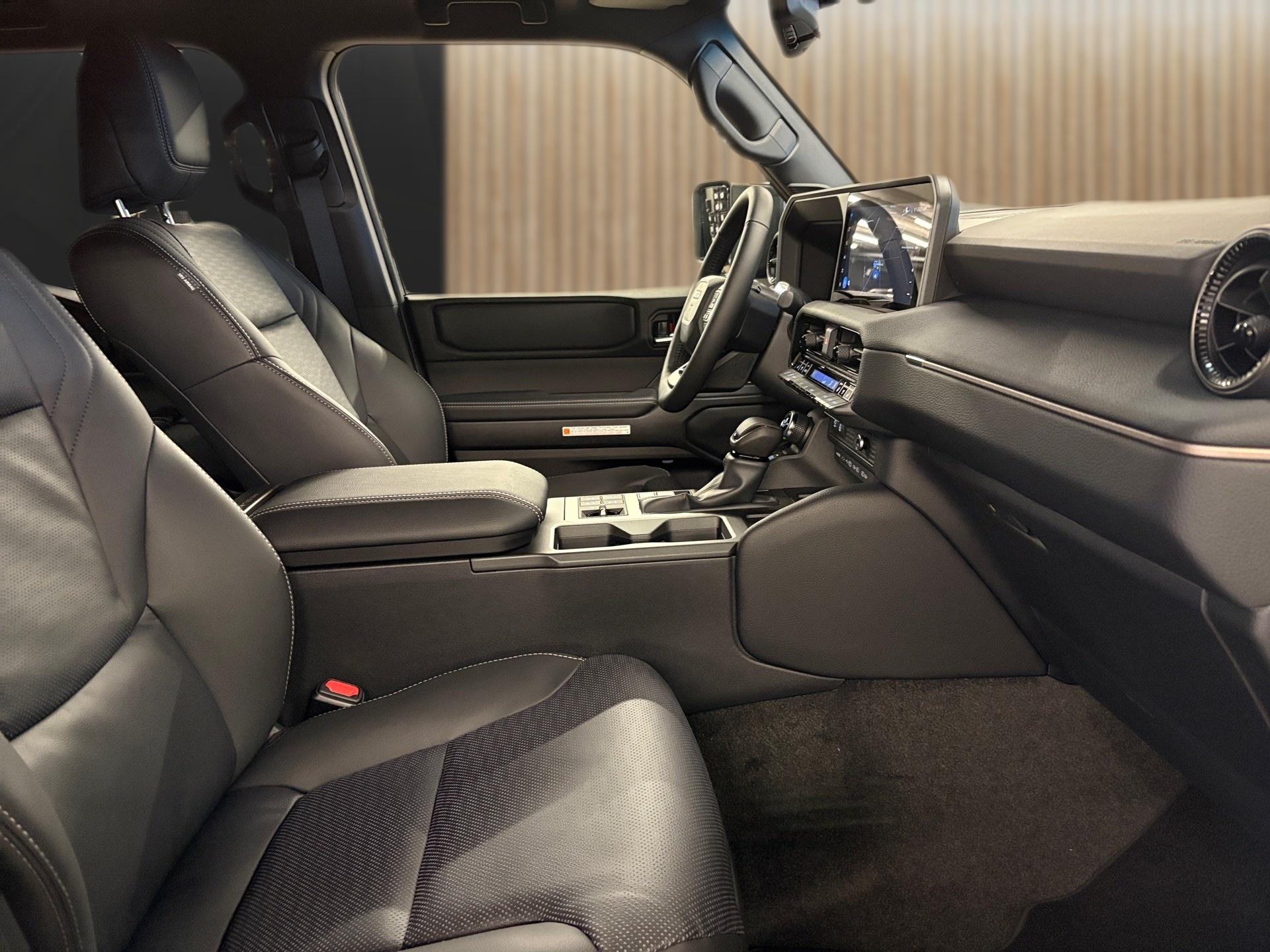 TOYOTA Land Cruiser 2.8TD Invincible-image-13