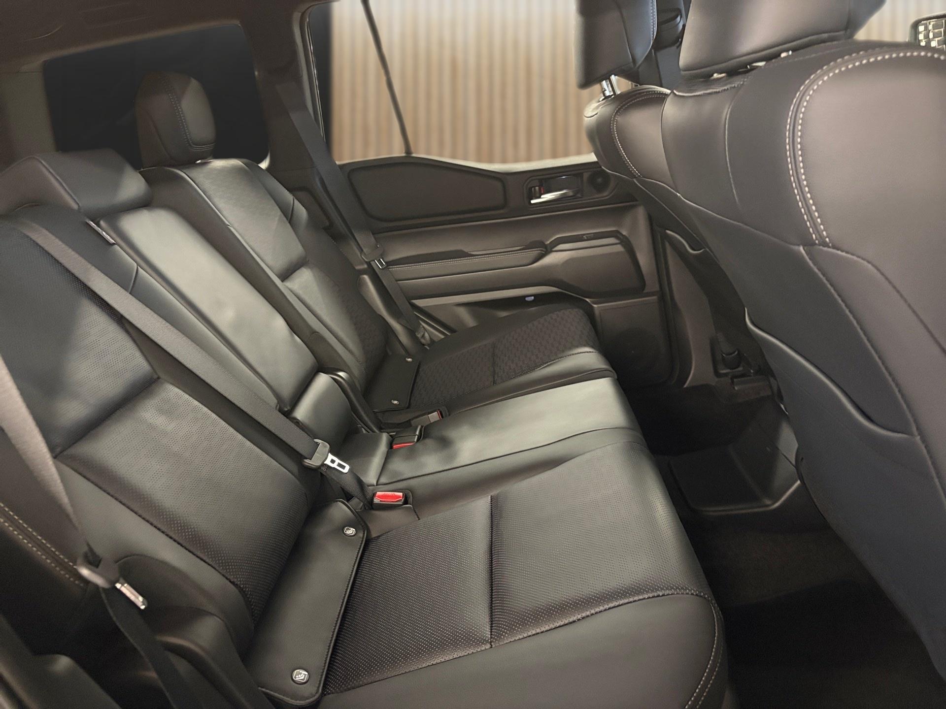 TOYOTA Land Cruiser 2.8 D 48V Invincible-image-12