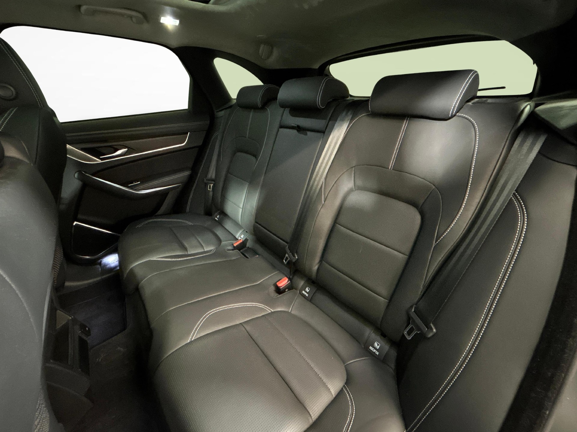 JAGUAR F-Pace 3.0 I6 R-Dynamic HSE AWD-image-3