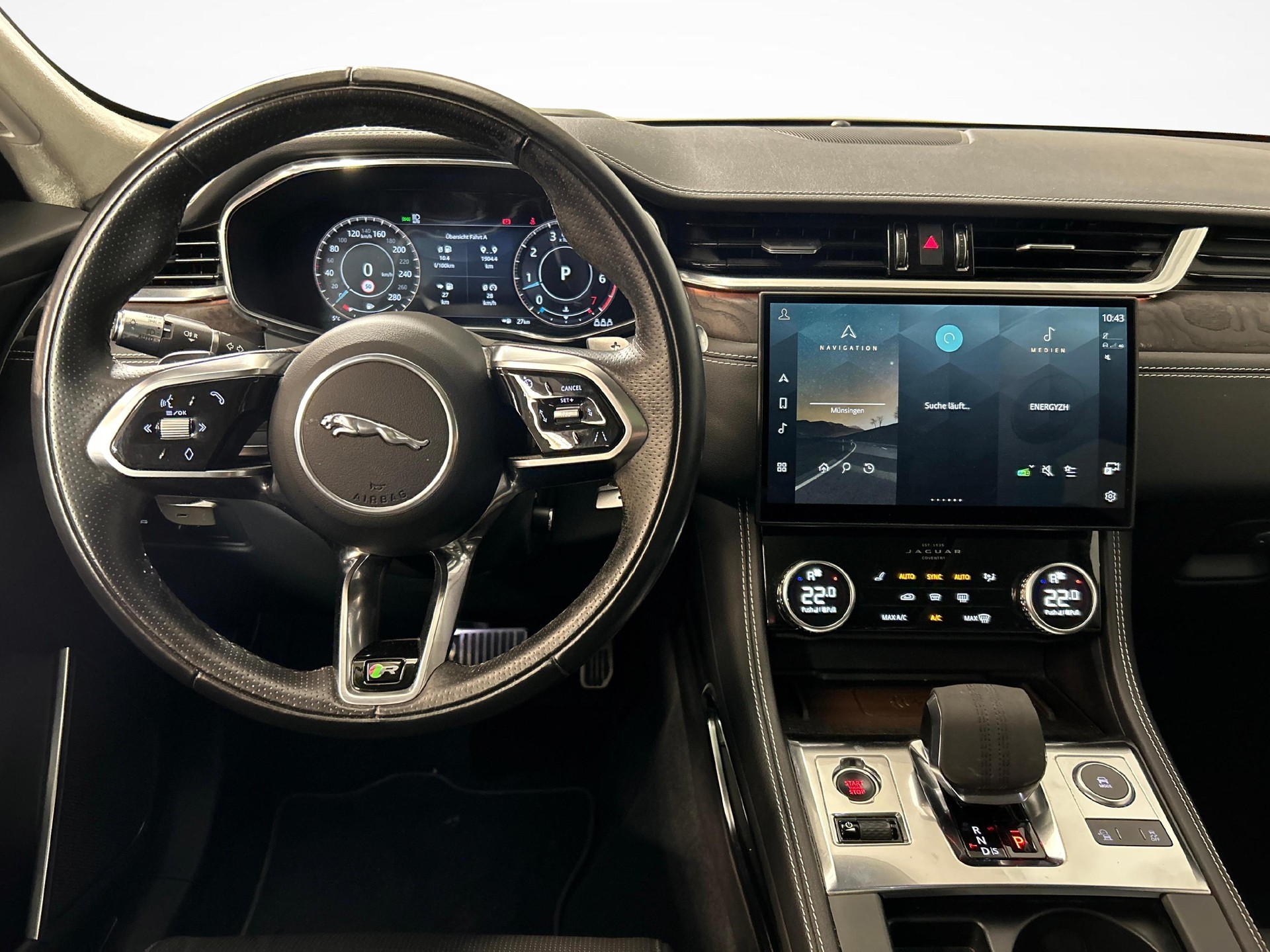 JAGUAR F-Pace 3.0 I6 R-Dynamic HSE AWD-image-5