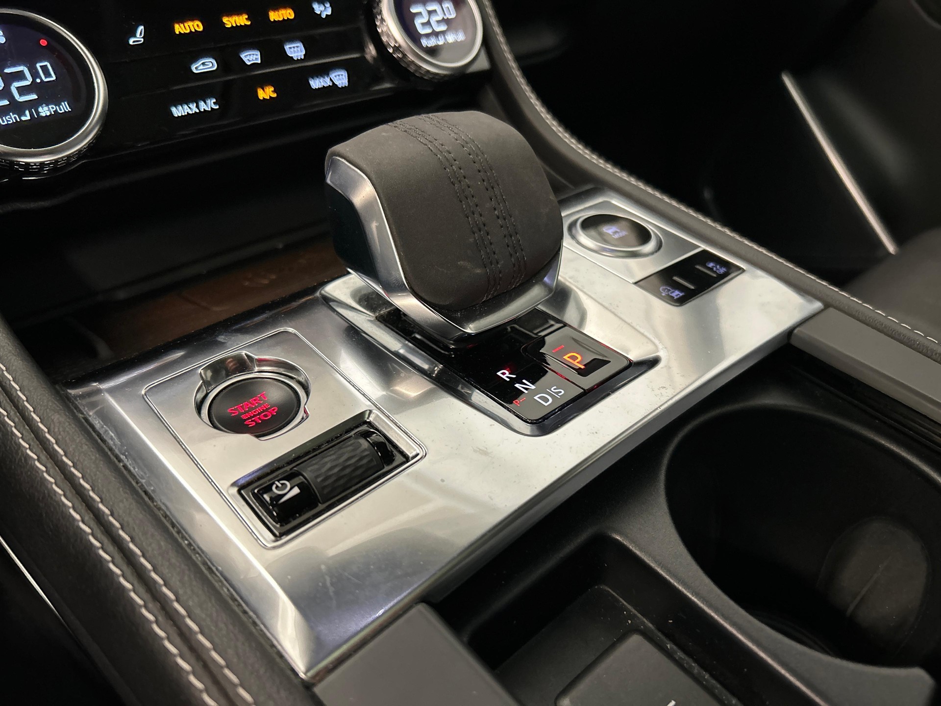 JAGUAR F-Pace 3.0 I6 R-Dynamic HSE AWD-image-14