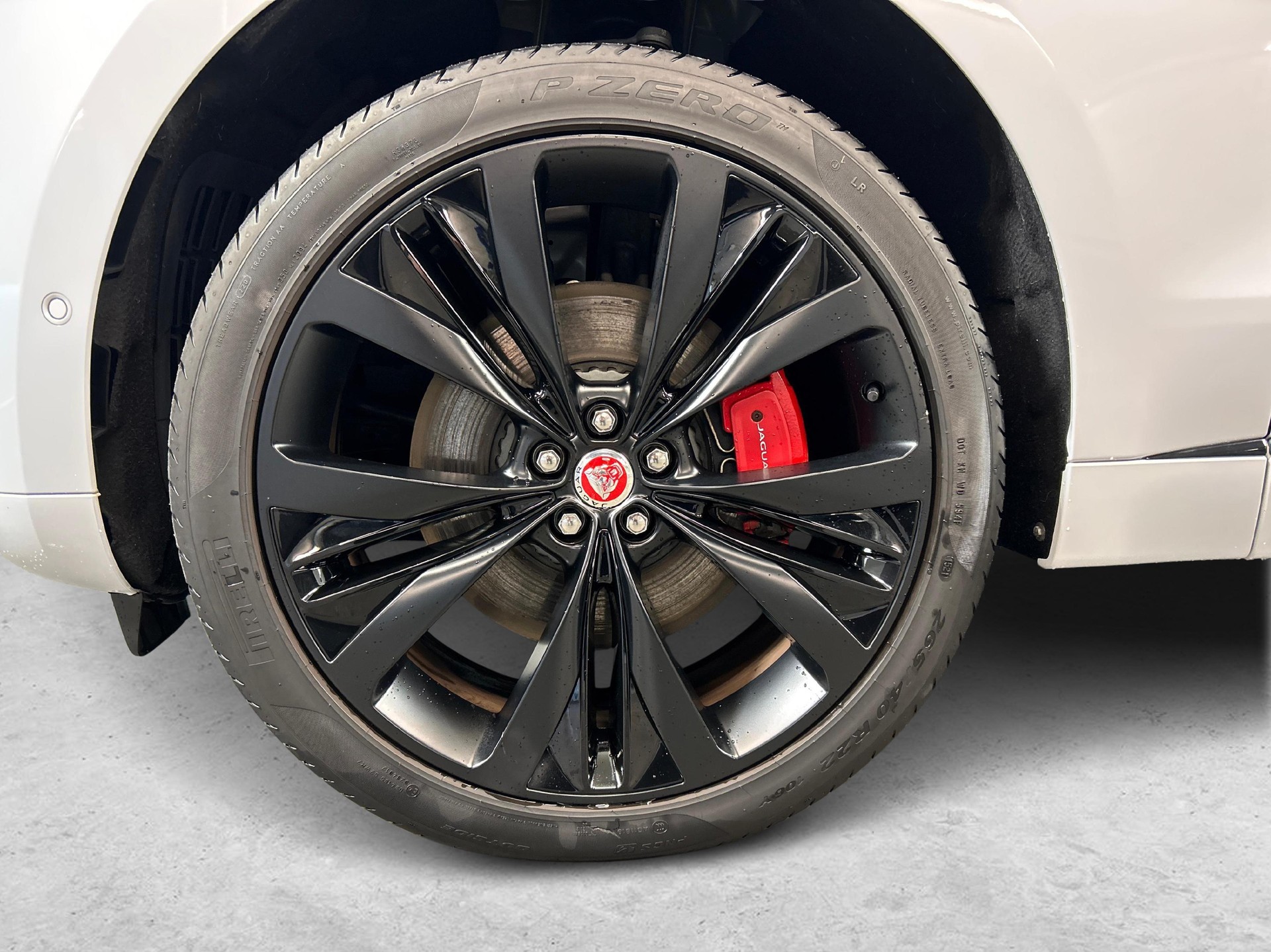 JAGUAR F-Pace 3.0 I6 R-Dynamic HSE AWD-image-11