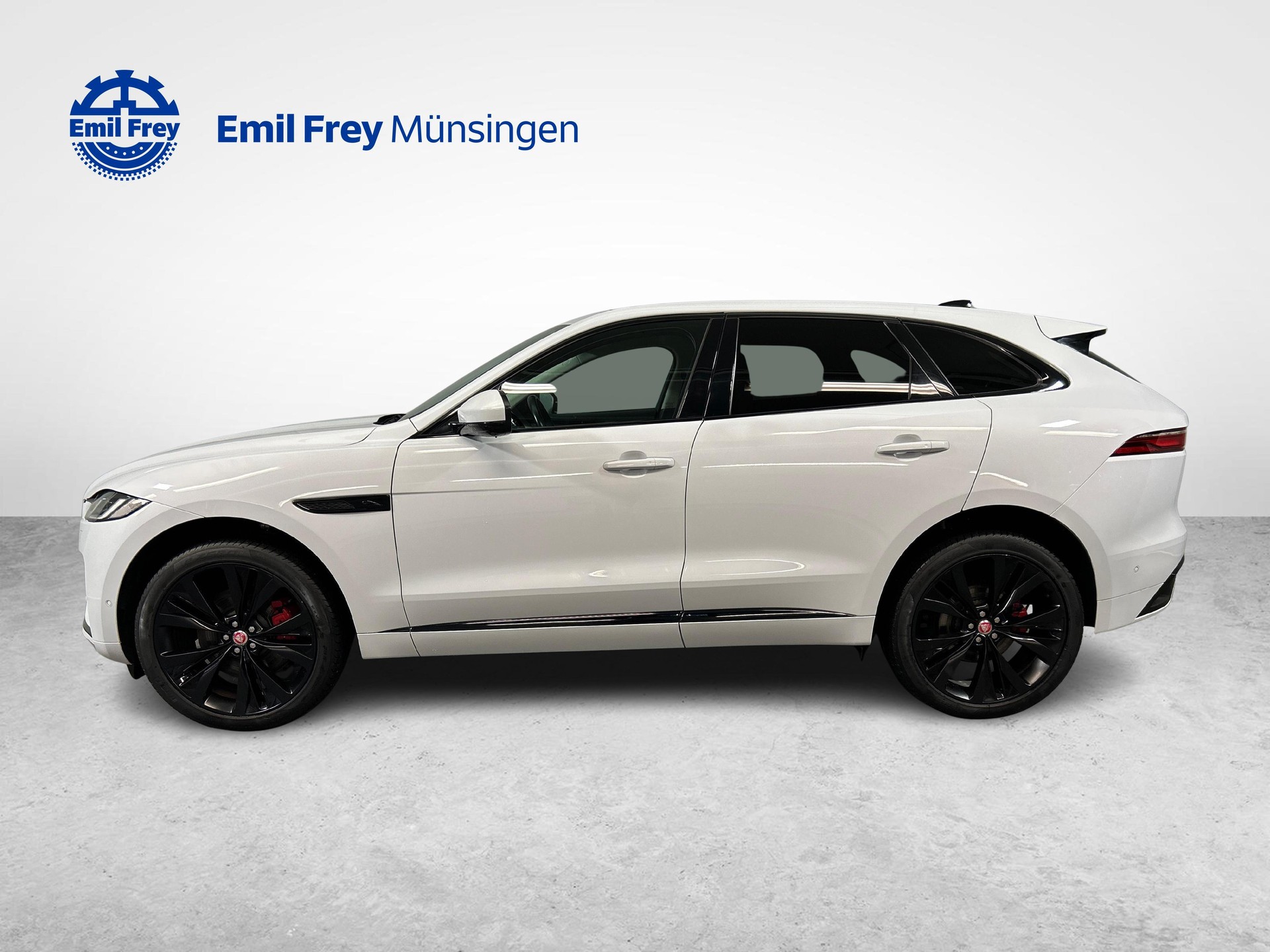 JAGUAR F-Pace 3.0 I6 R-Dynamic HSE AWD-image-4