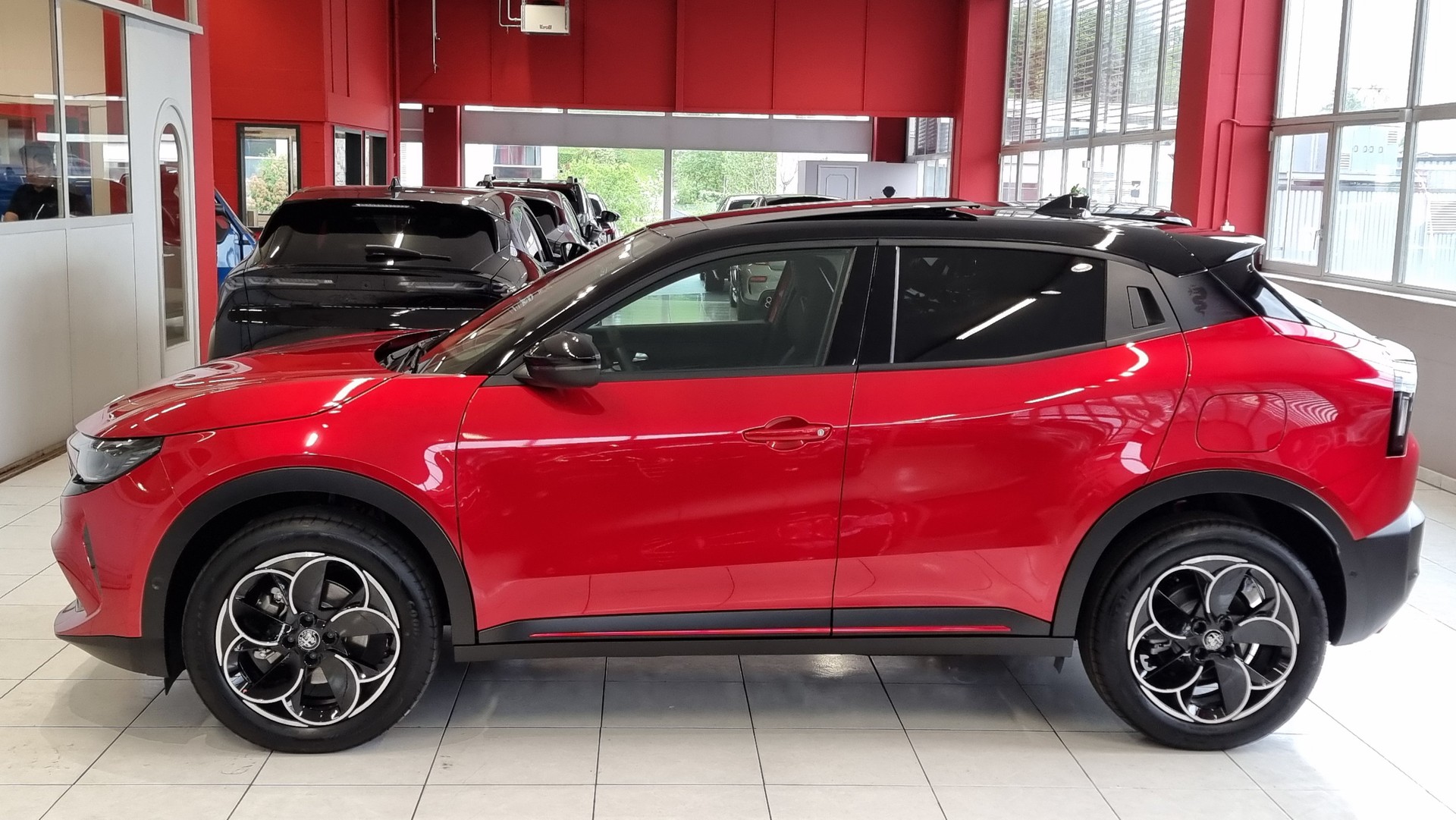 ALFA ROMEO Junior 1.2 Ibrida Q4 Pack Sport&Pack Sky-image-2