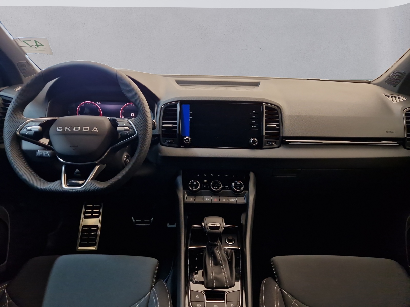 SKODA Karoq 2.0 TSI Dynamic Limited Edition 4x4 DSG-image-11