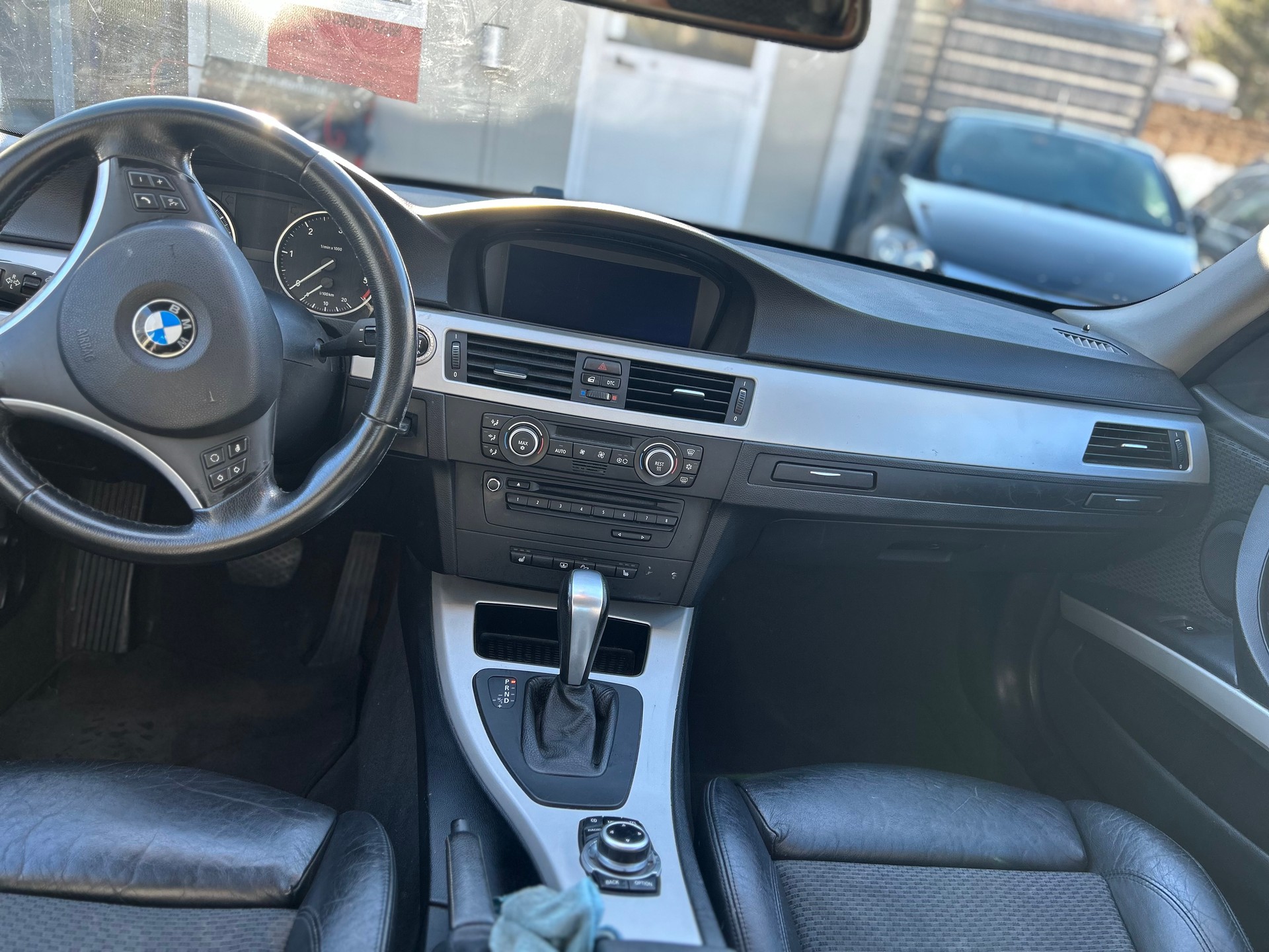BMW 320d xDrive Steptronic-image-4