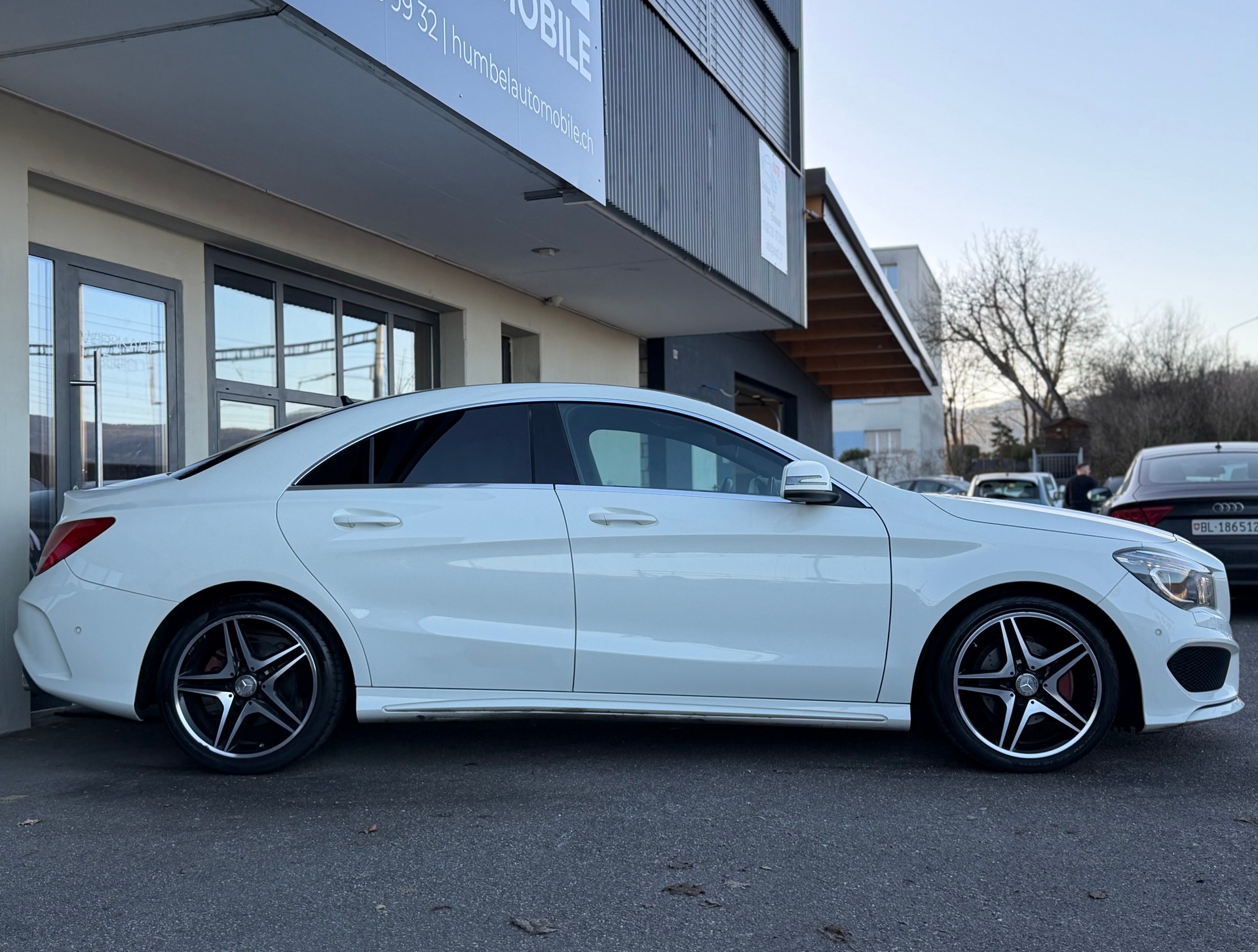MERCEDES-BENZ CLA 200 AMG Line 7G-DCT-image-4