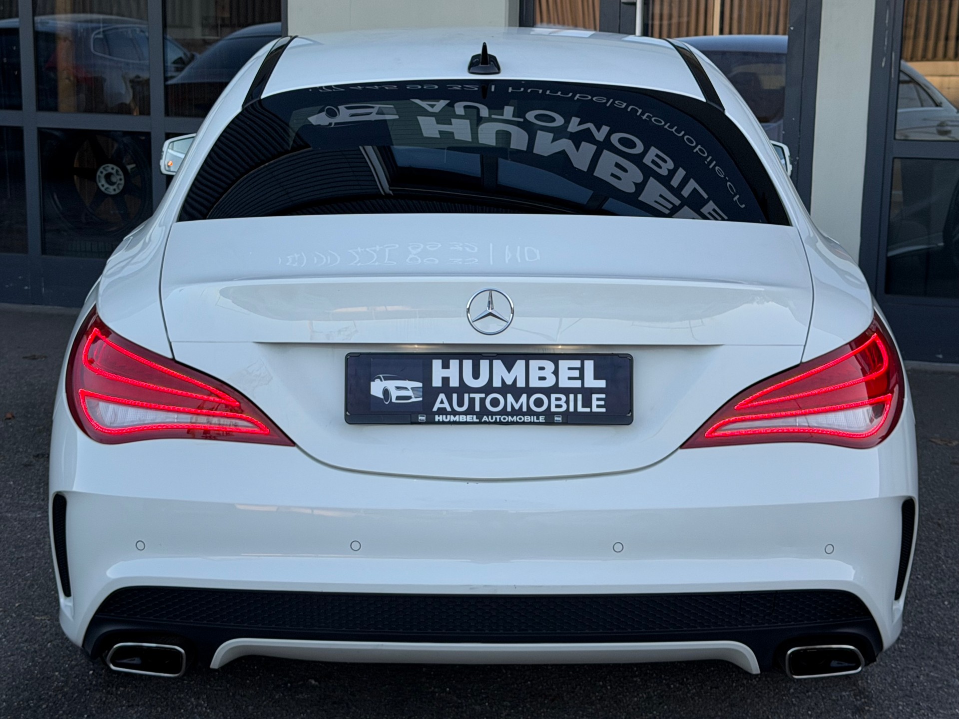 MERCEDES-BENZ CLA 200 AMG Line 7G-DCT-image-3