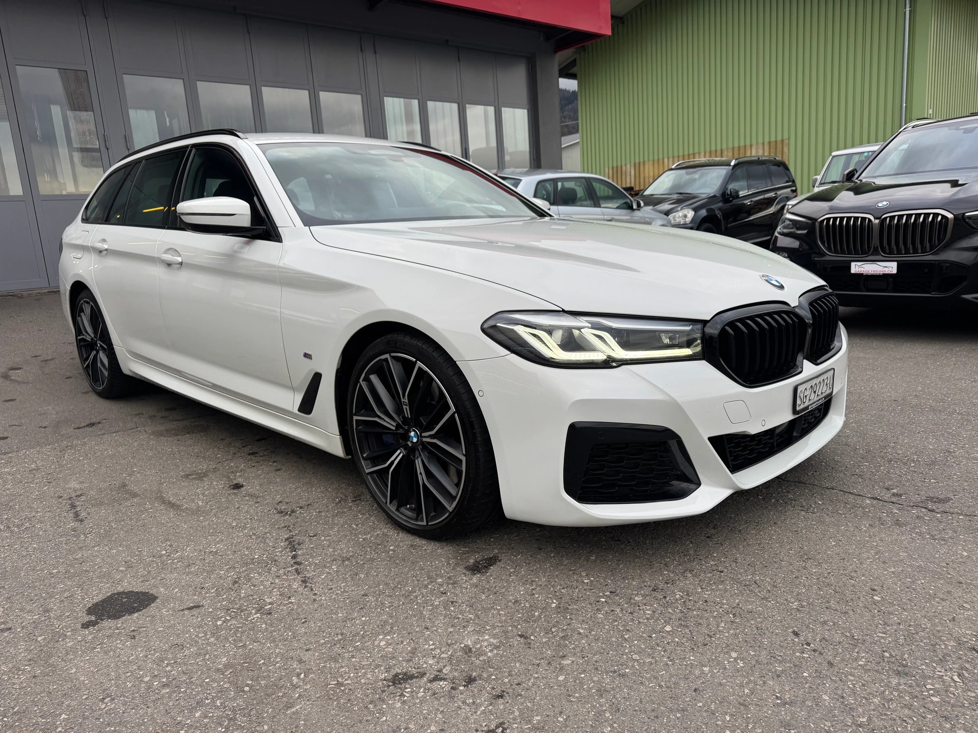 BMW 530d xDrive 48V Touring M Sport Steptronic-image-1