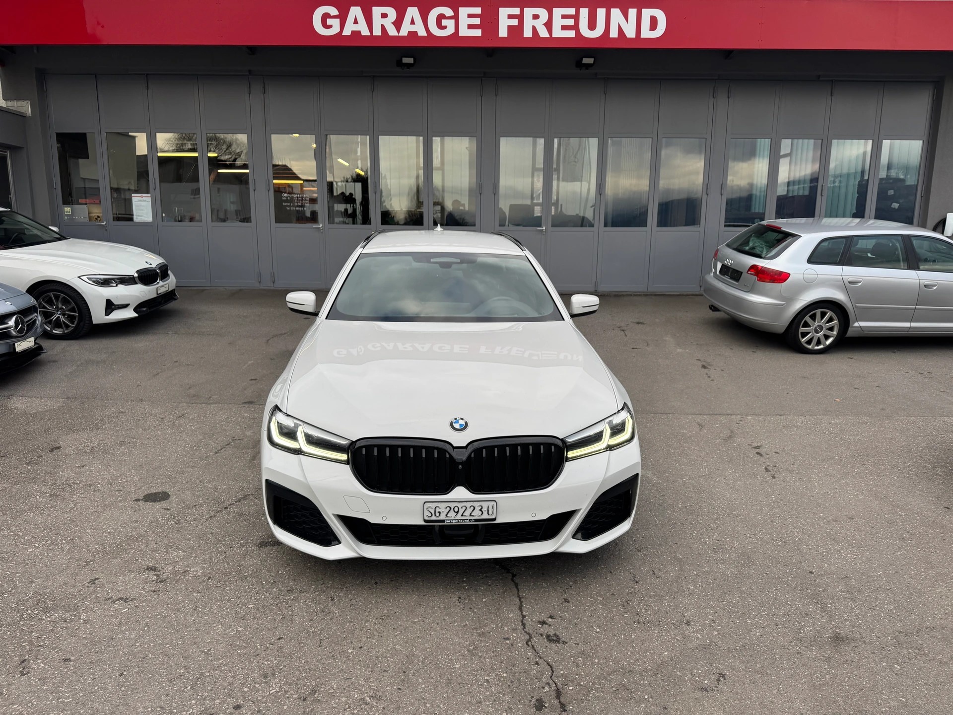 BMW 530d xDrive 48V Touring M Sport Steptronic-image-10