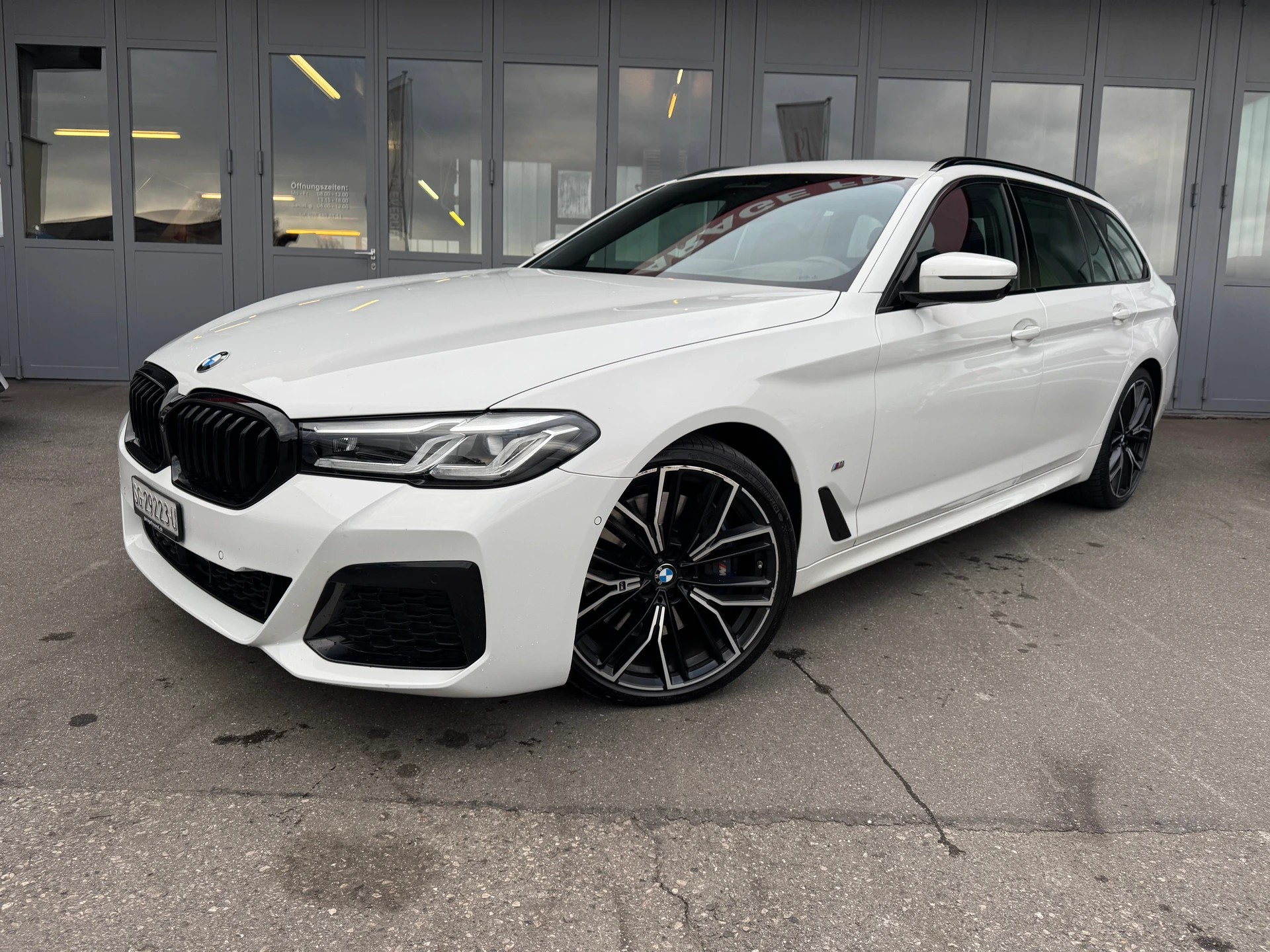 BMW 530d xDrive 48V Touring M Sport Steptronic-image-0