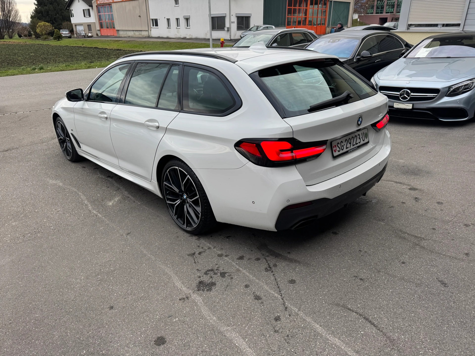 BMW 530d xDrive 48V Touring M Sport Steptronic-image-3