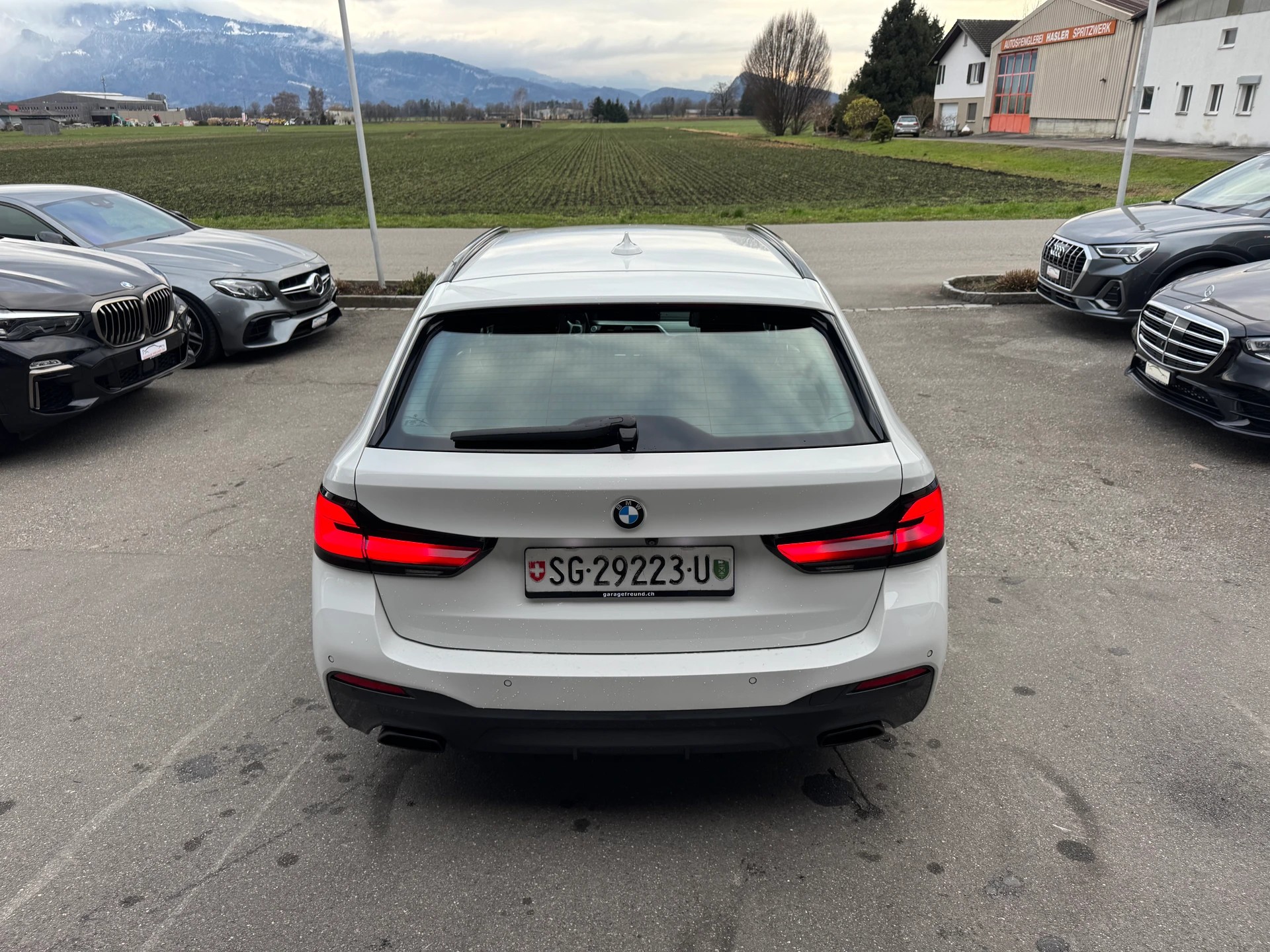 BMW 530d xDrive 48V Touring M Sport Steptronic-image-11