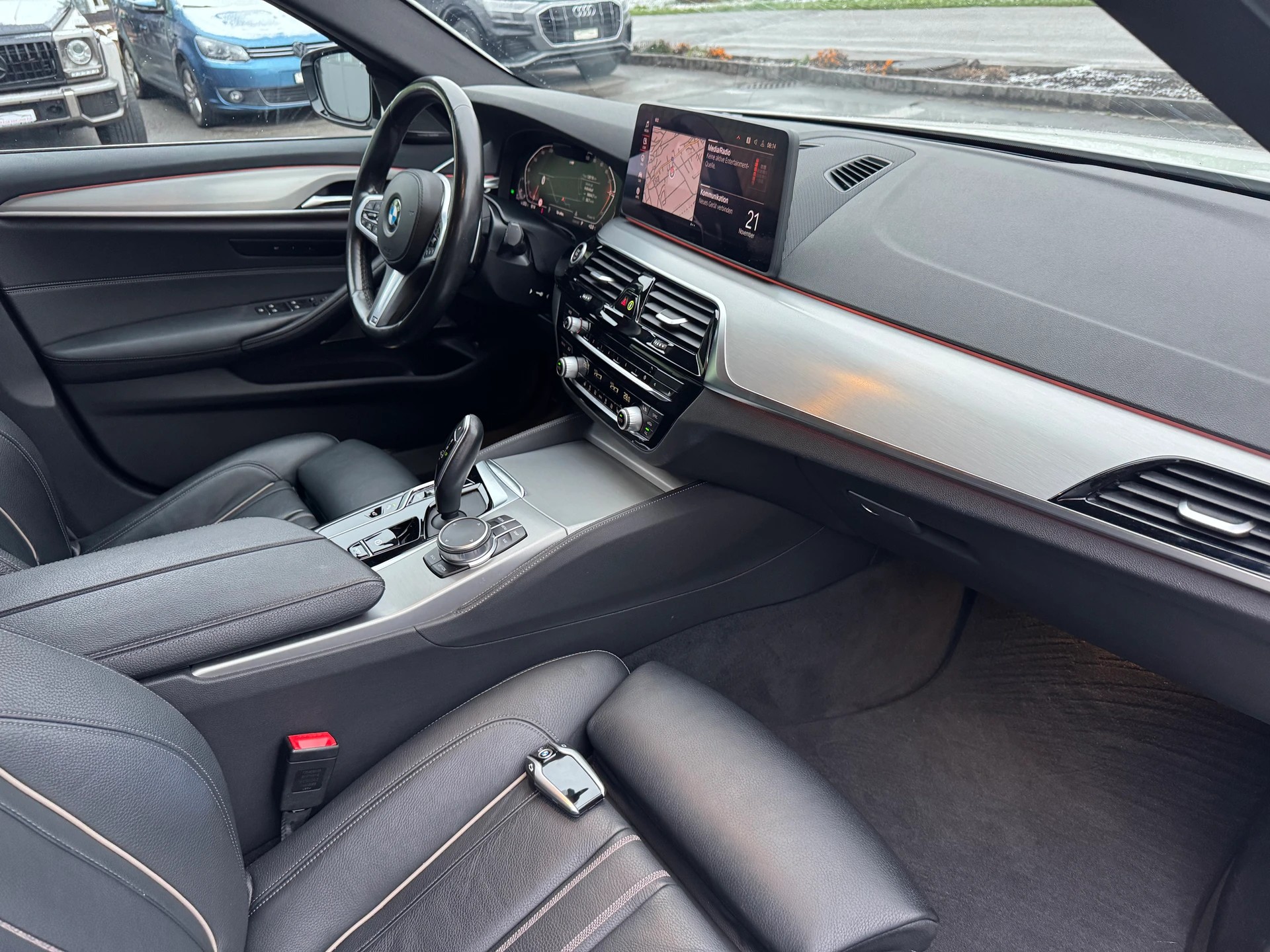 BMW 530d xDrive 48V Touring M Sport Steptronic-image-14