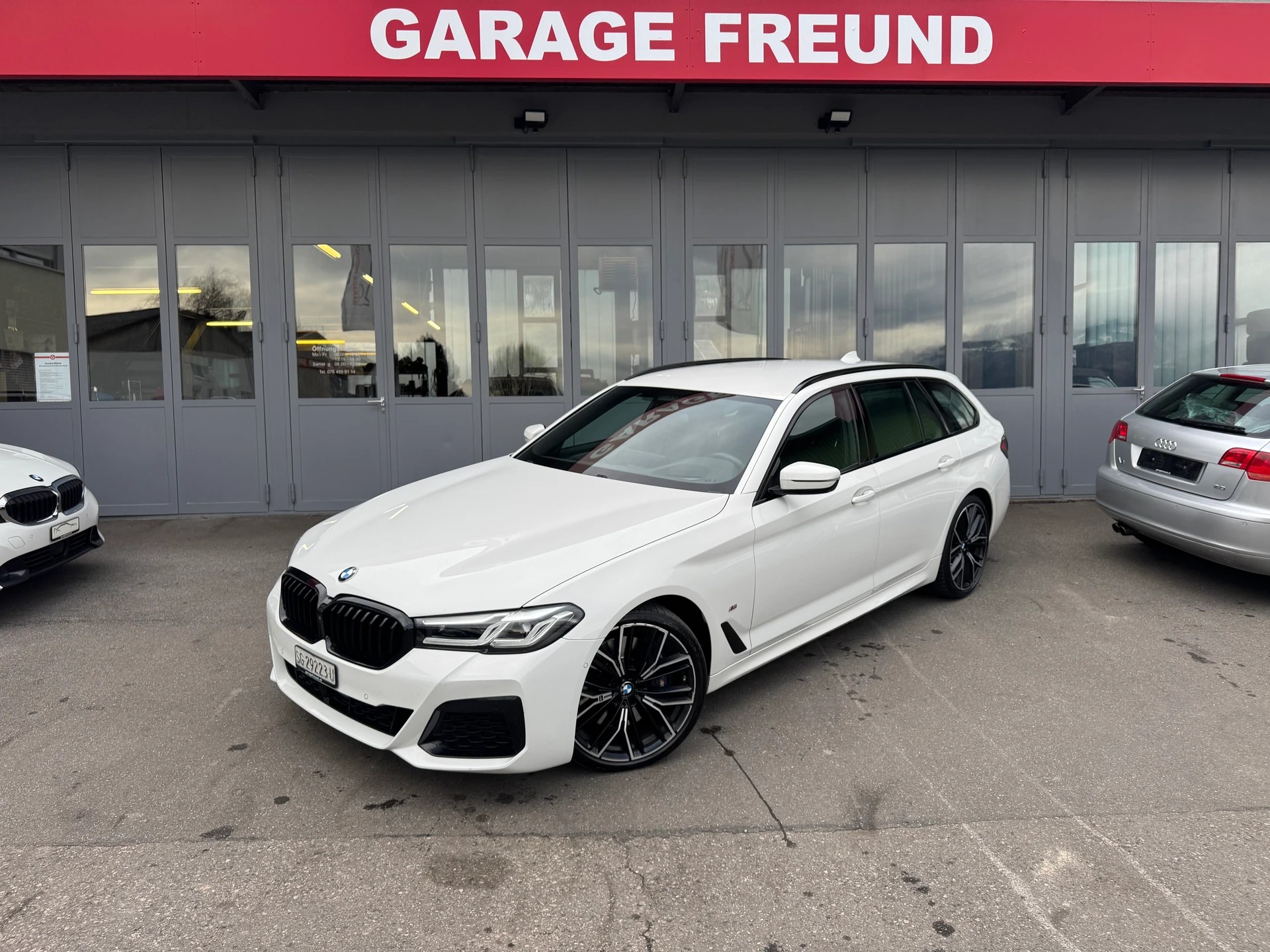 BMW 530d xDrive 48V Touring M Sport Steptronic-image-9