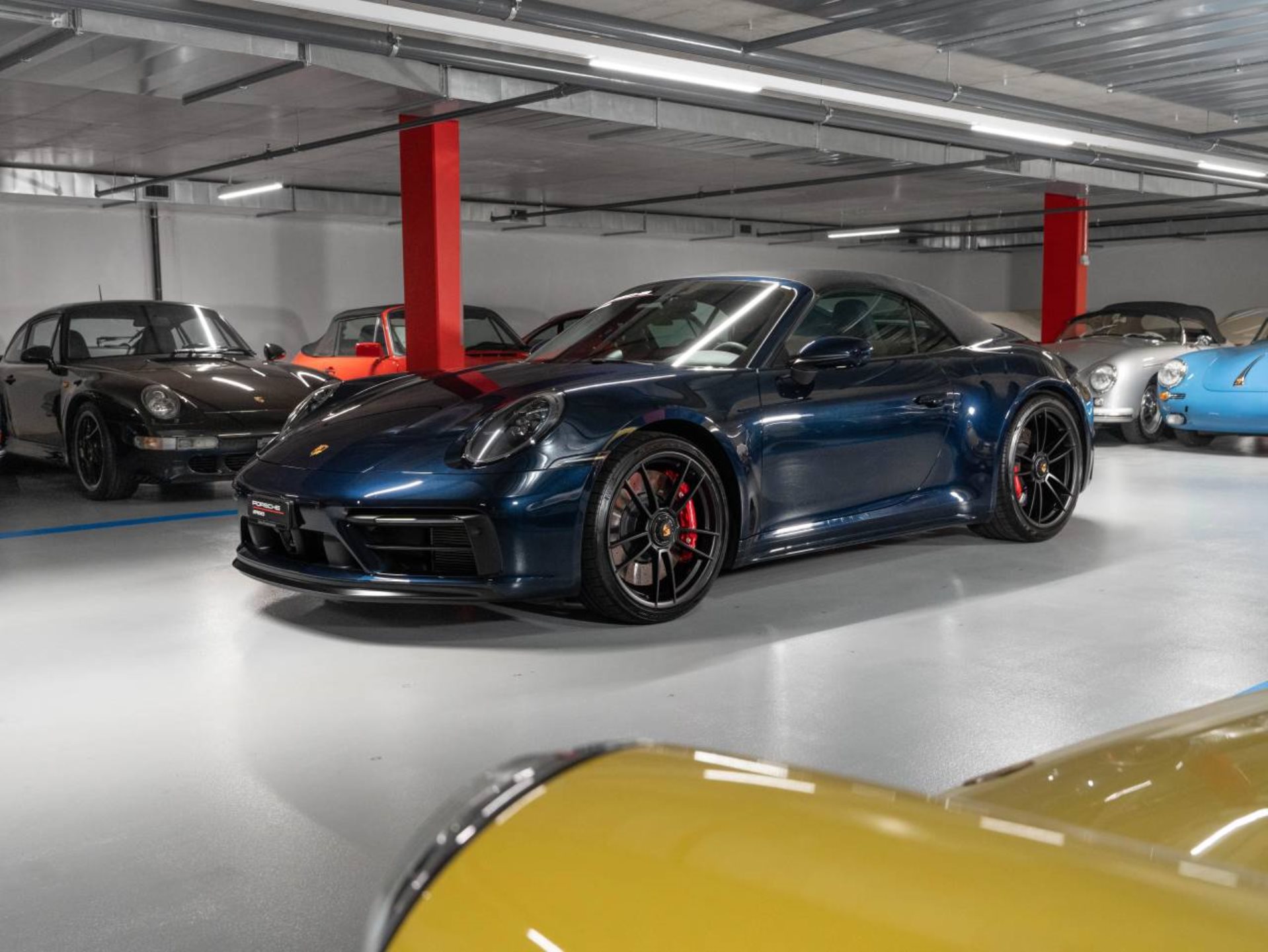 PORSCHE 911 Carrera 4 GTS Cabriolet (MY22)-image-6