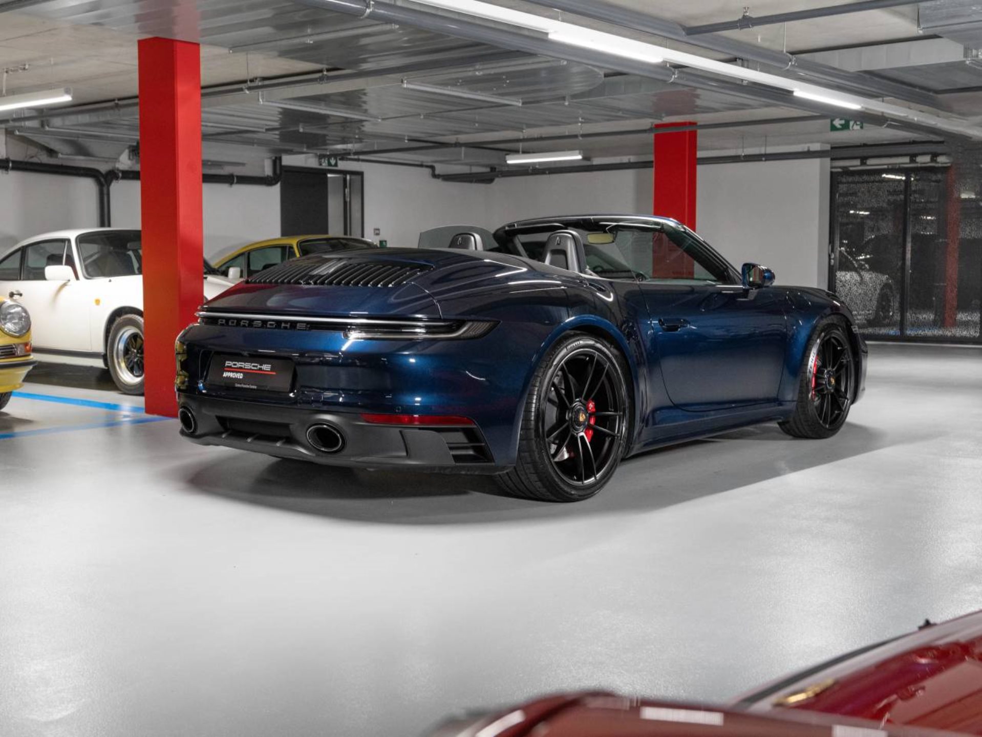 PORSCHE 911 Carrera 4 GTS Cabriolet (MY22)-image-5