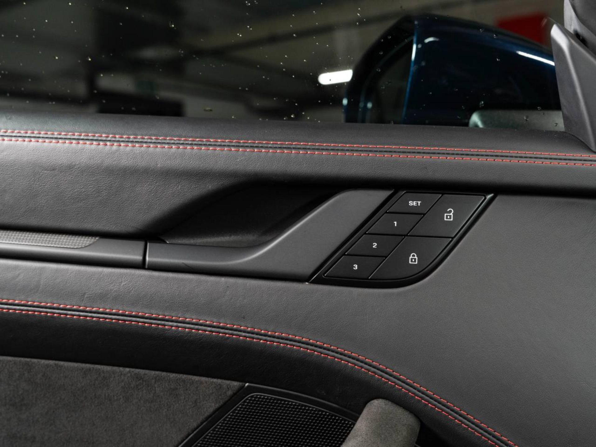 PORSCHE 911 Carrera 4 GTS Cabriolet (MY22)-image-17