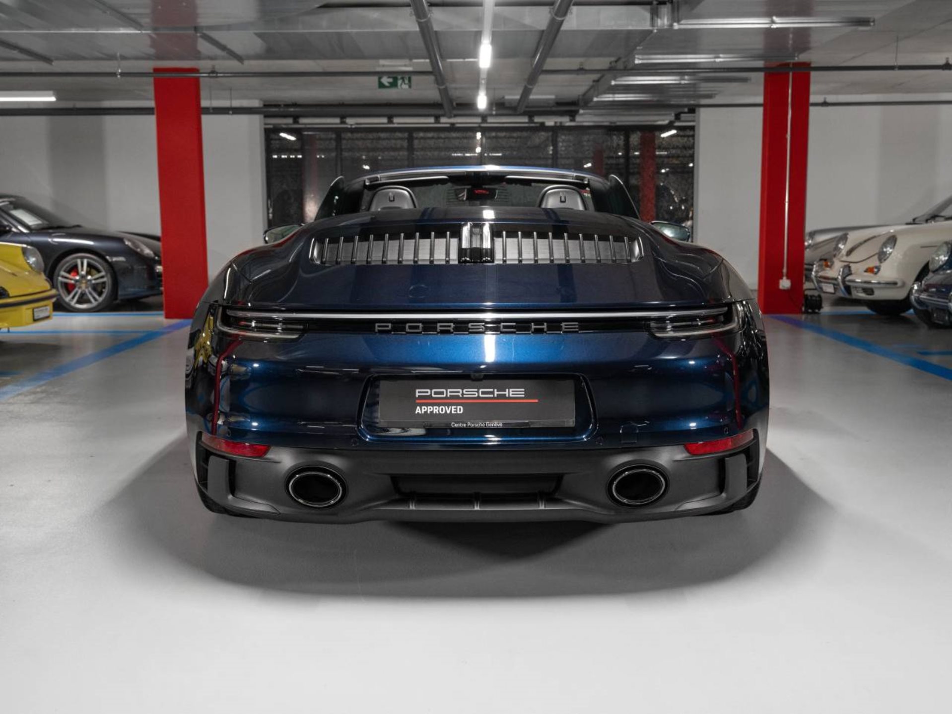 PORSCHE 911 Carrera 4 GTS Cabriolet (MY22)-image-3