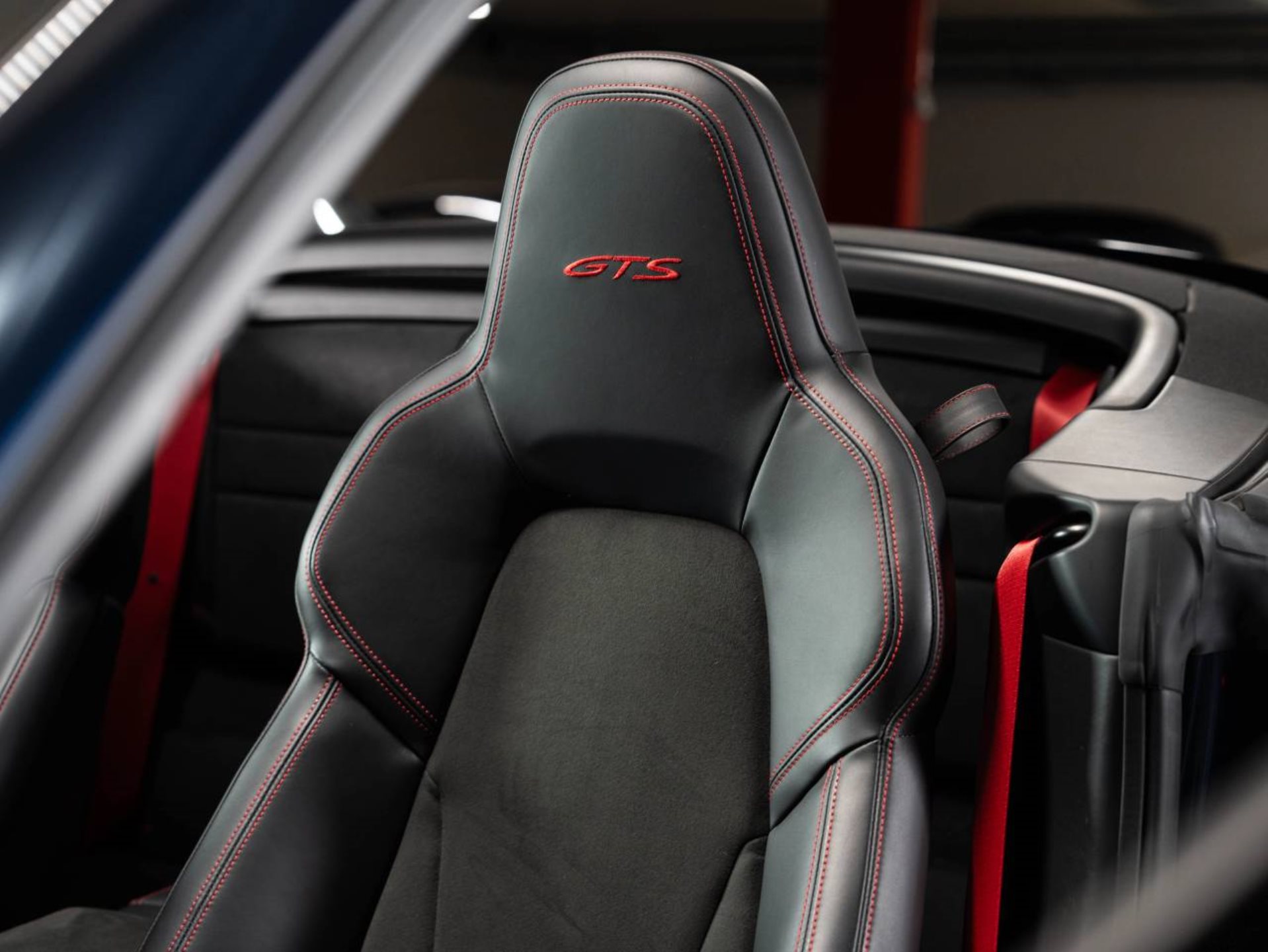 PORSCHE 911 Carrera 4 GTS Cabriolet (MY22)-image-14