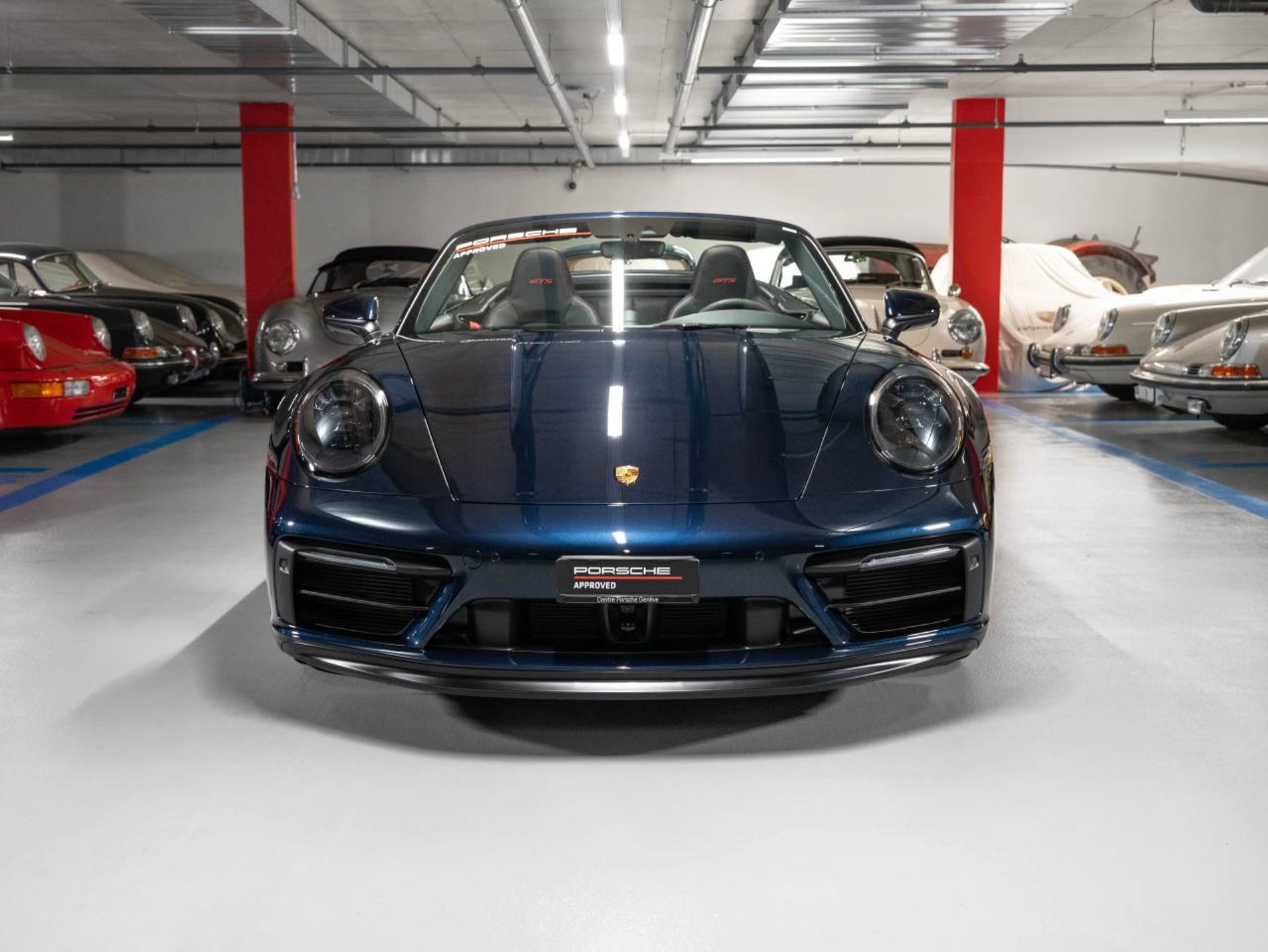 PORSCHE 911 Carrera 4 GTS Cabriolet (MY22)-image-1